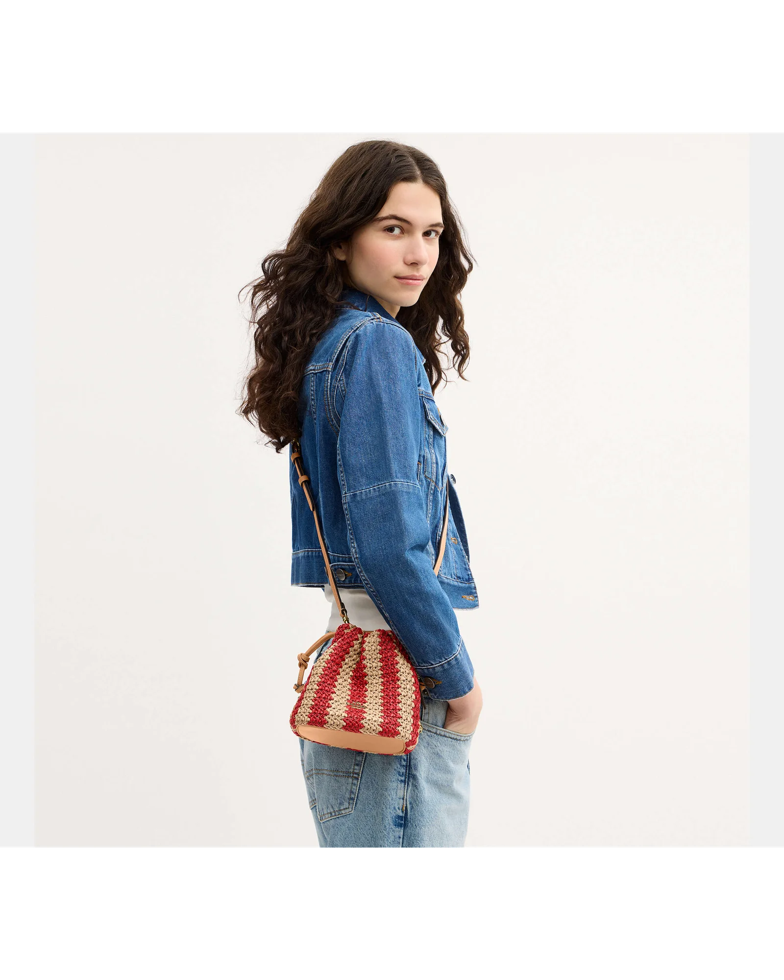 Мини-сумка Coach Faye на кулиске в полоску — 20