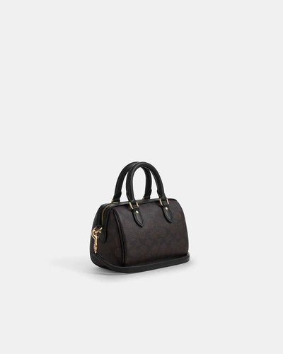 Мини-сумка Coach Rowan с фирменным принтом