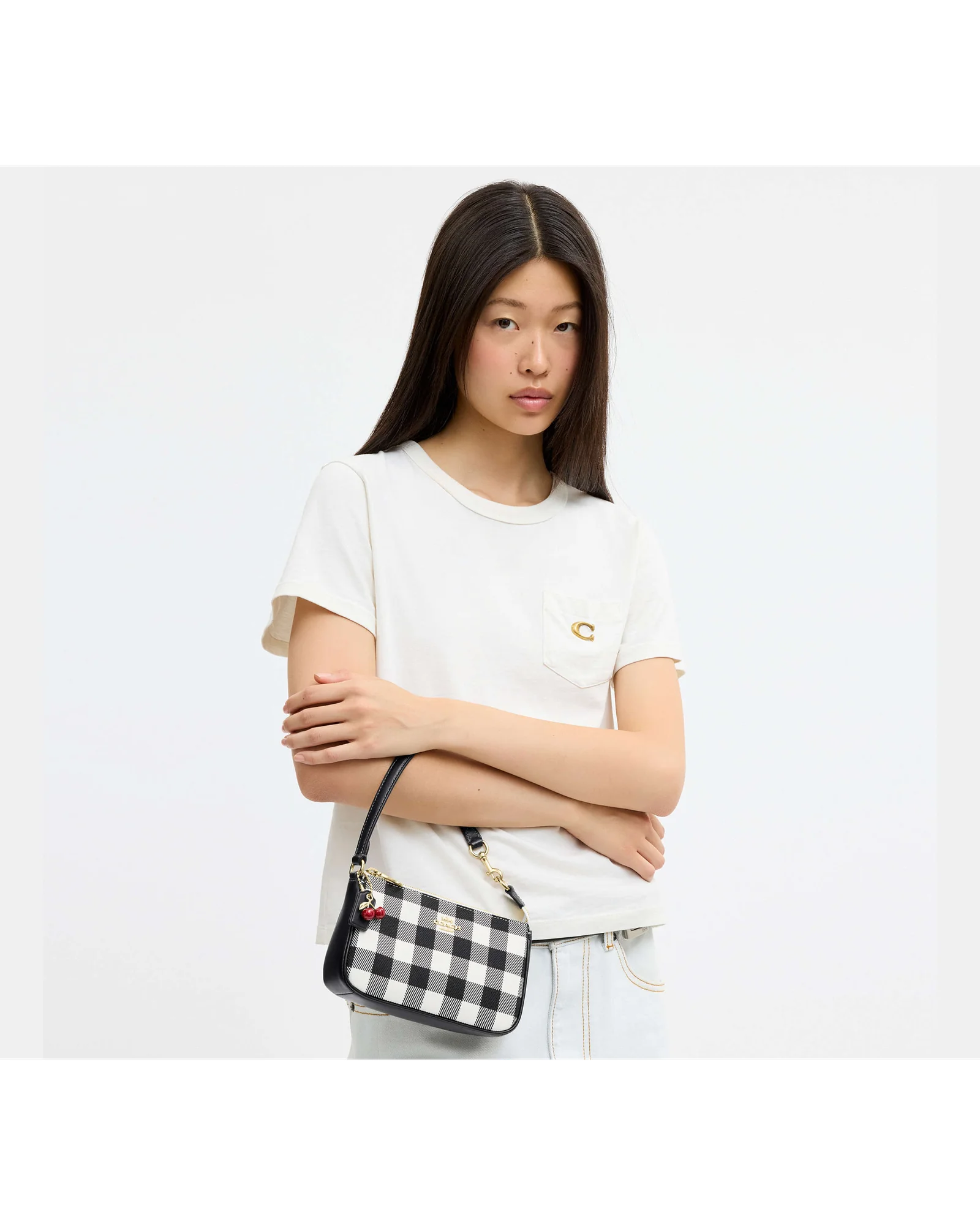 Мини-сумка Coach Nolita 19 с принтом гингем и брелоком — 7