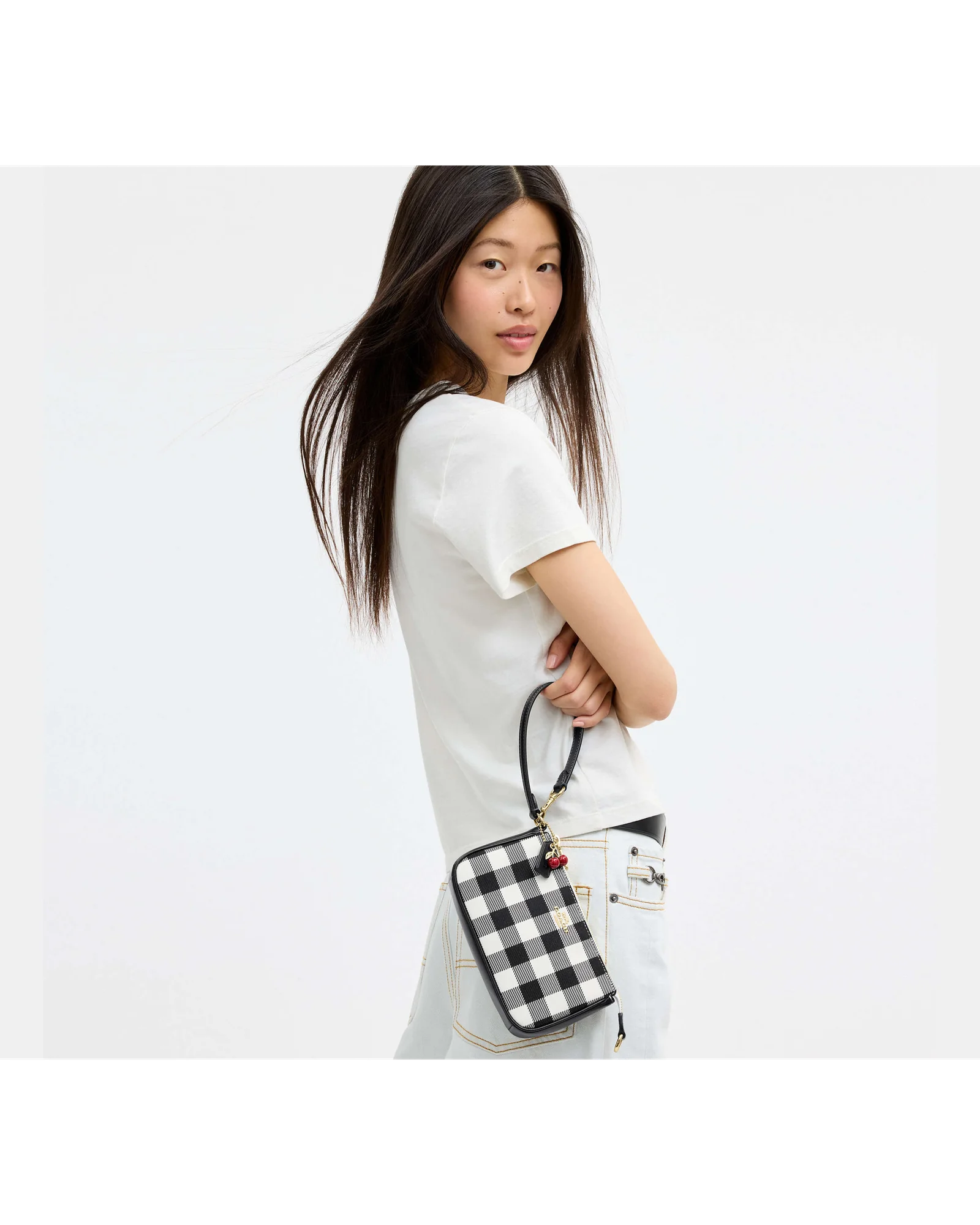 Мини-сумка Coach Nolita 19 с принтом гингем и брелоком — 8