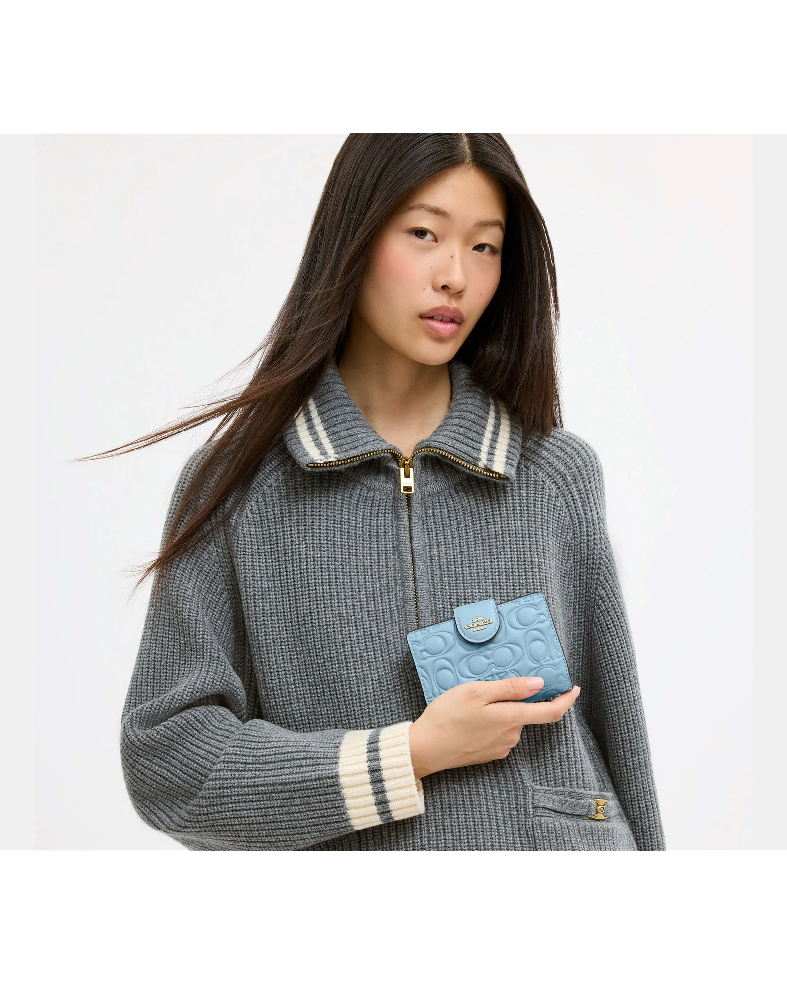 Кожаный кошелек Coach с тиснением на молнии — 16