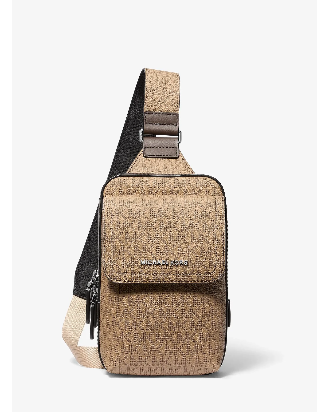 Бежевая сумка Michael Kors Hudson с сигнатурным принтом и чёрным ремнём, вид спереди.