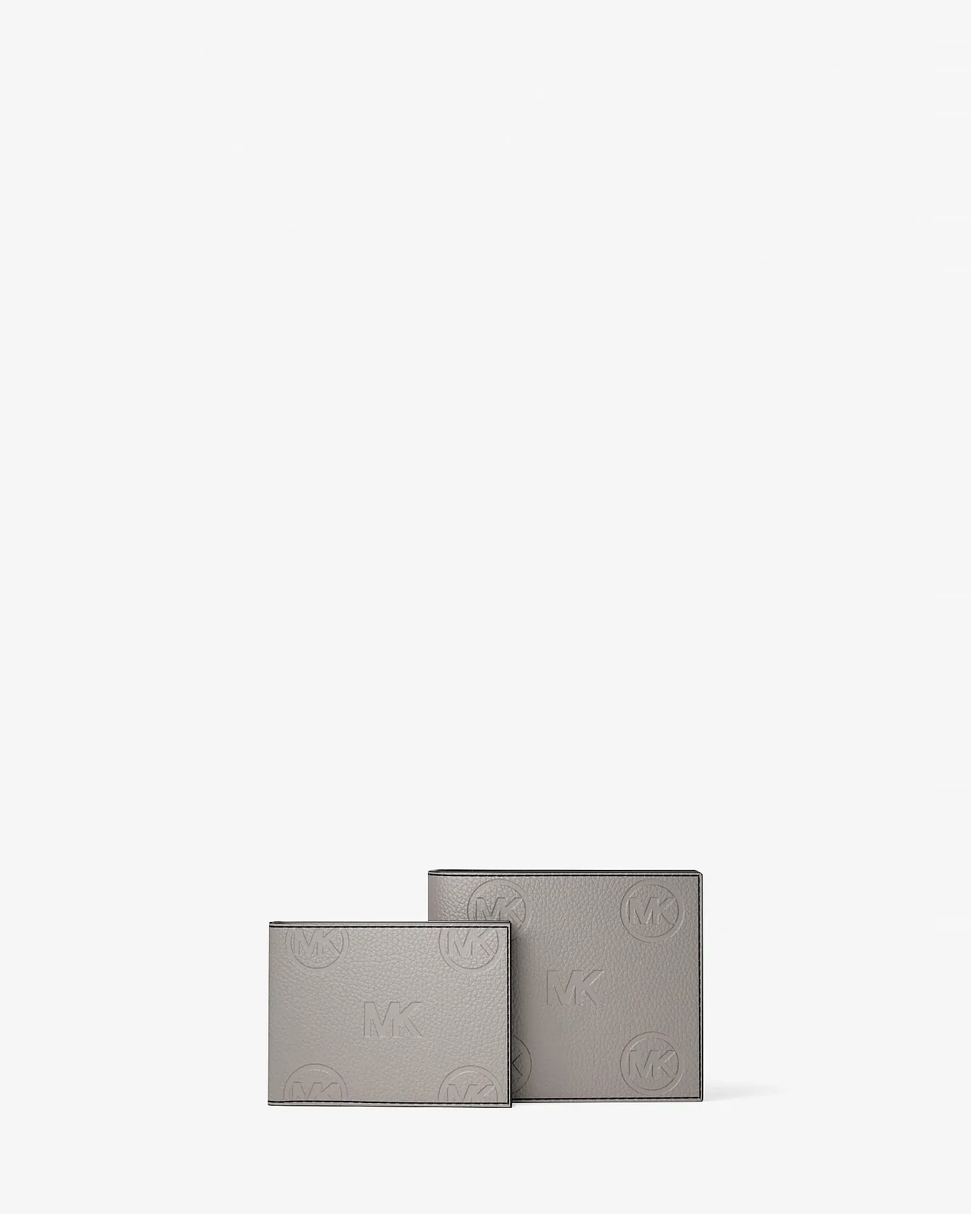 Серый кошелёк Michael Kors Cooper с тиснением логотипа, вид спереди.