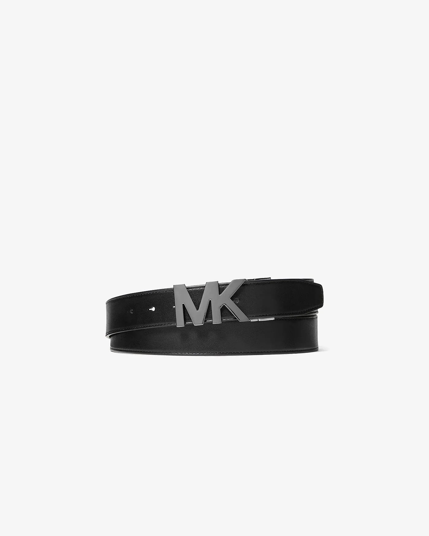 Чёрный ремень Michael Kors с металлической пряжкой MK, вид сбоку.