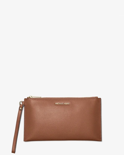 Michael Kors Jet Set Travel — большой клатч из зернёной кожи