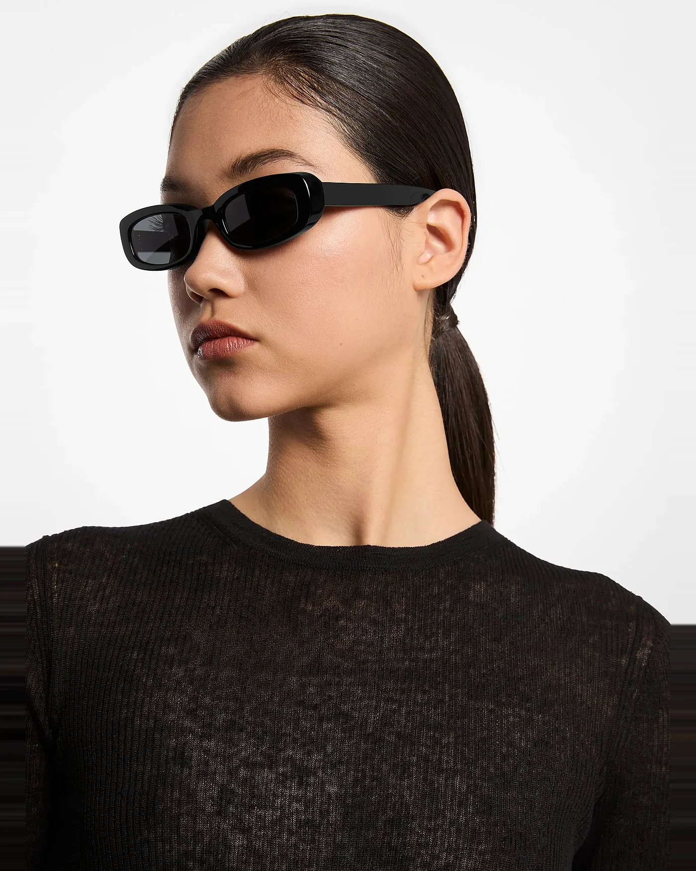 Солнцезащитные очки Michael Kors Forio чёрного цвета — 3