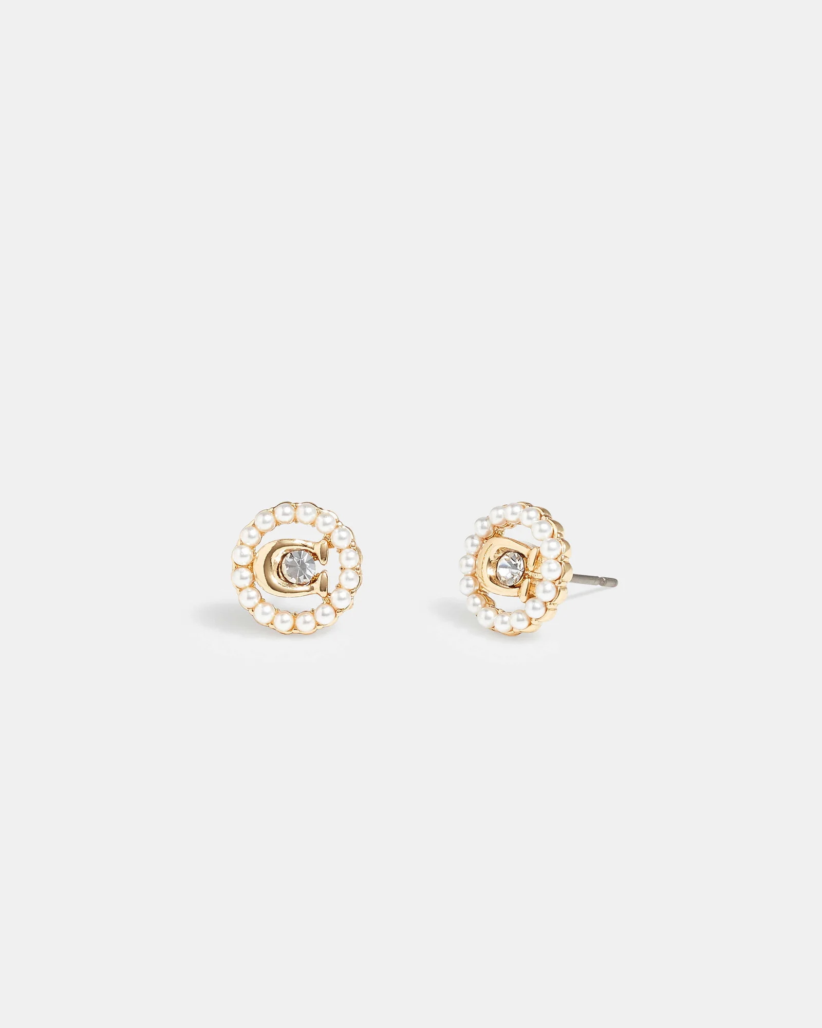 Серьги-гвоздики Coach с рельефным логотипом и жемчугом — 1