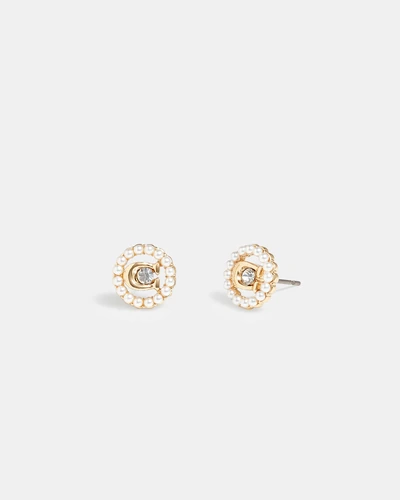 Серьги-гвоздики Coach с рельефным логотипом и жемчугом