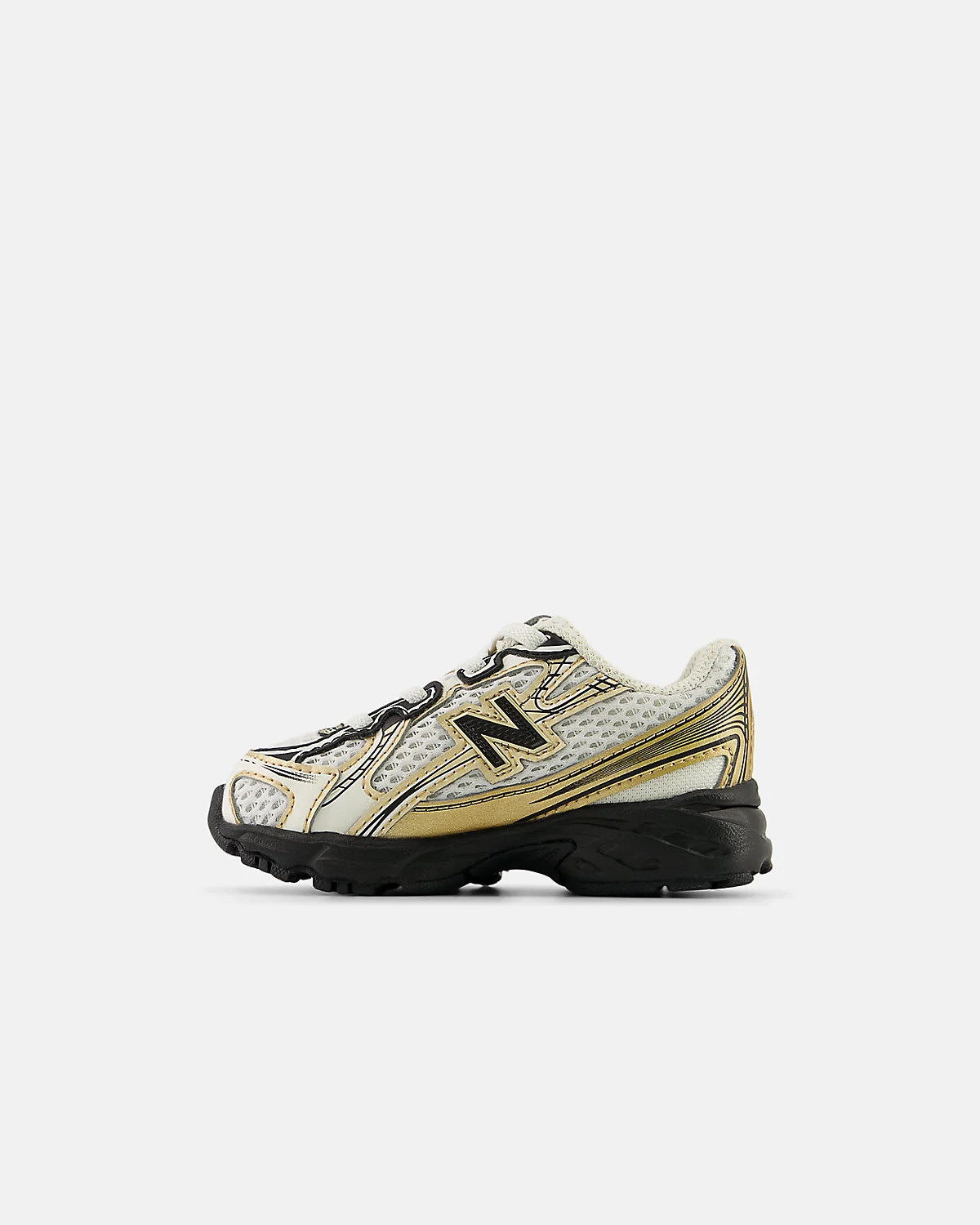Подошва бежевых кроссовок New Balance 740, видна структура.
