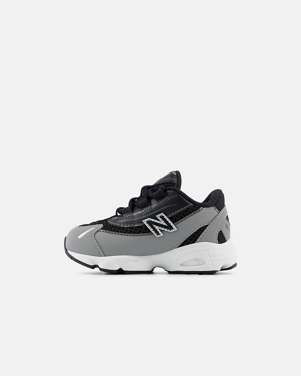 Кроссовки New Balance 1000 Bungee Lace, вид с другого ракурса.