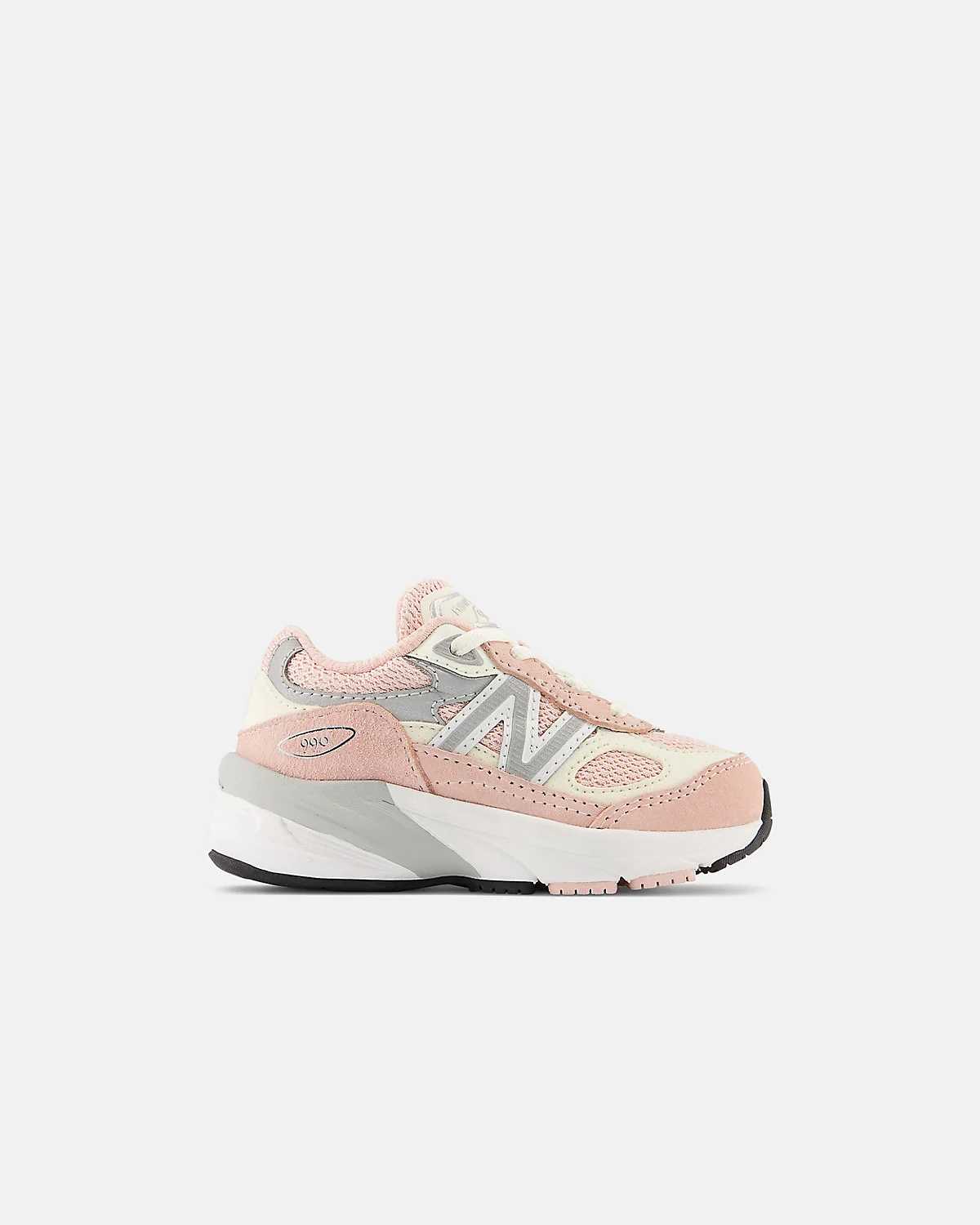Кроссовки New Balance FuelCell 990v6 синие с серебристыми вставками.