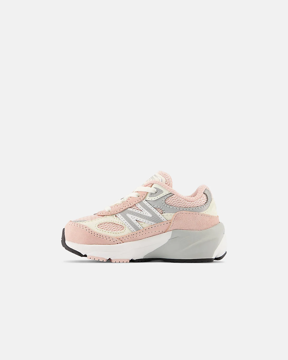 Кроссовки New Balance FuelCell 990v6, вид с другого ракурса.