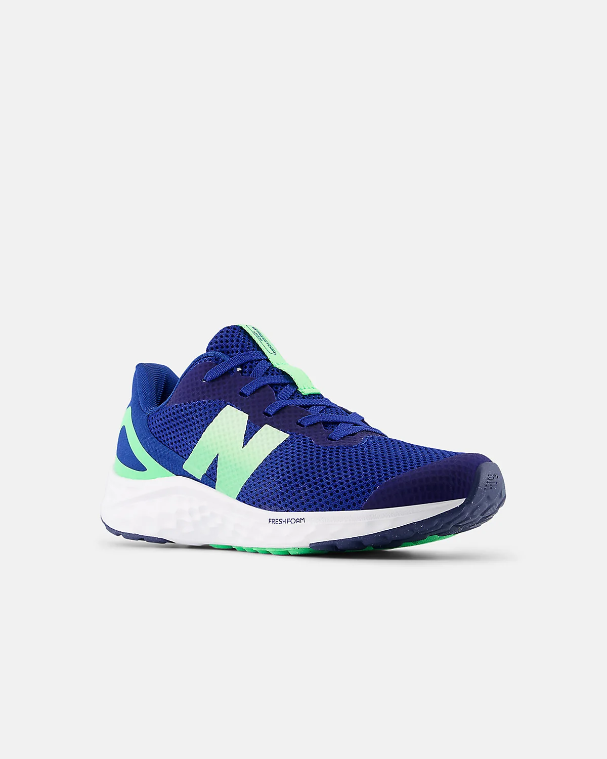 Кроссовки New Balance Fresh Foam Arishi v4 чёрные с оранжевой подошвой, трёхчетвертной вид