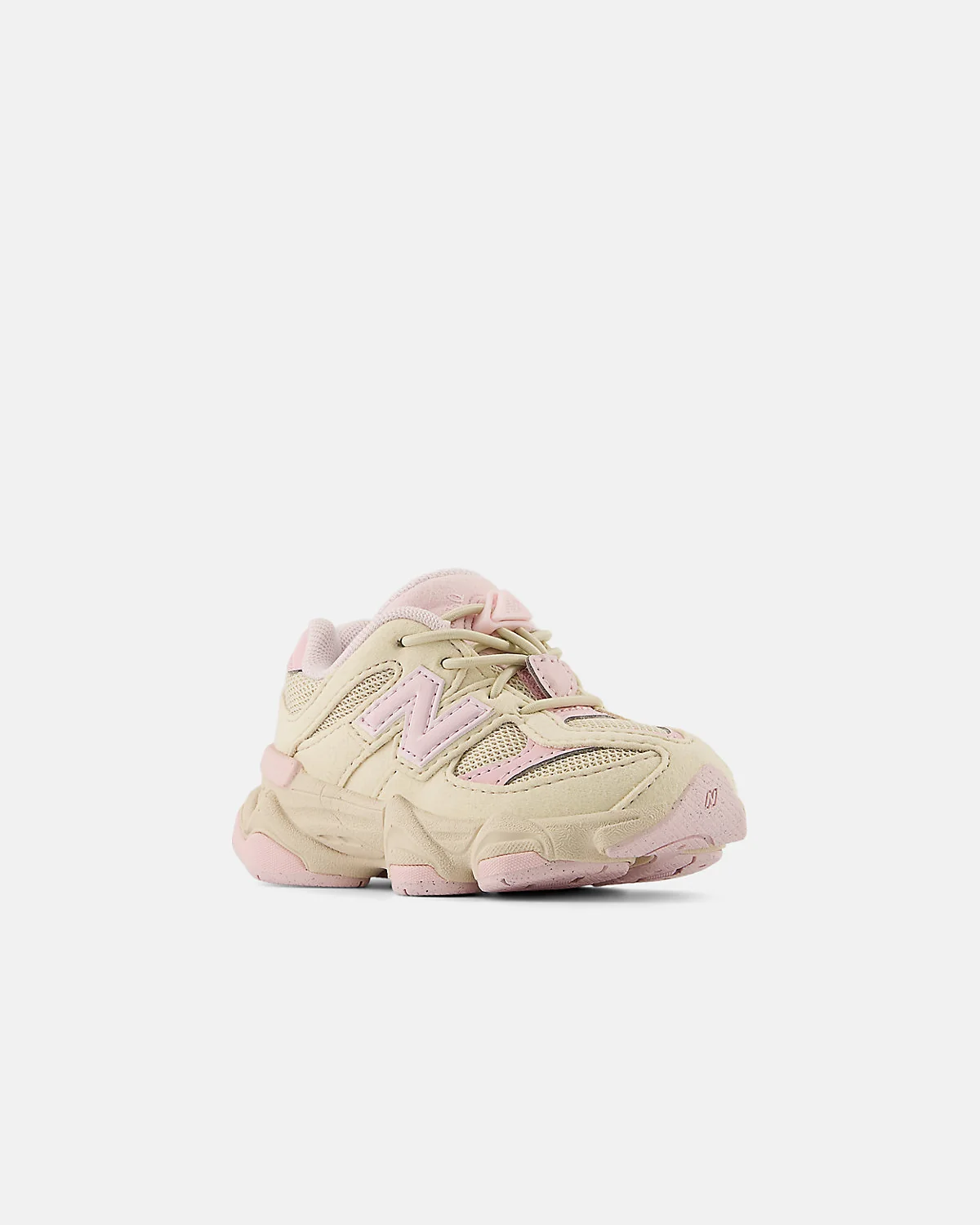 Серые детские кроссовки New Balance 9060 с зелёными вставками, вид спереди