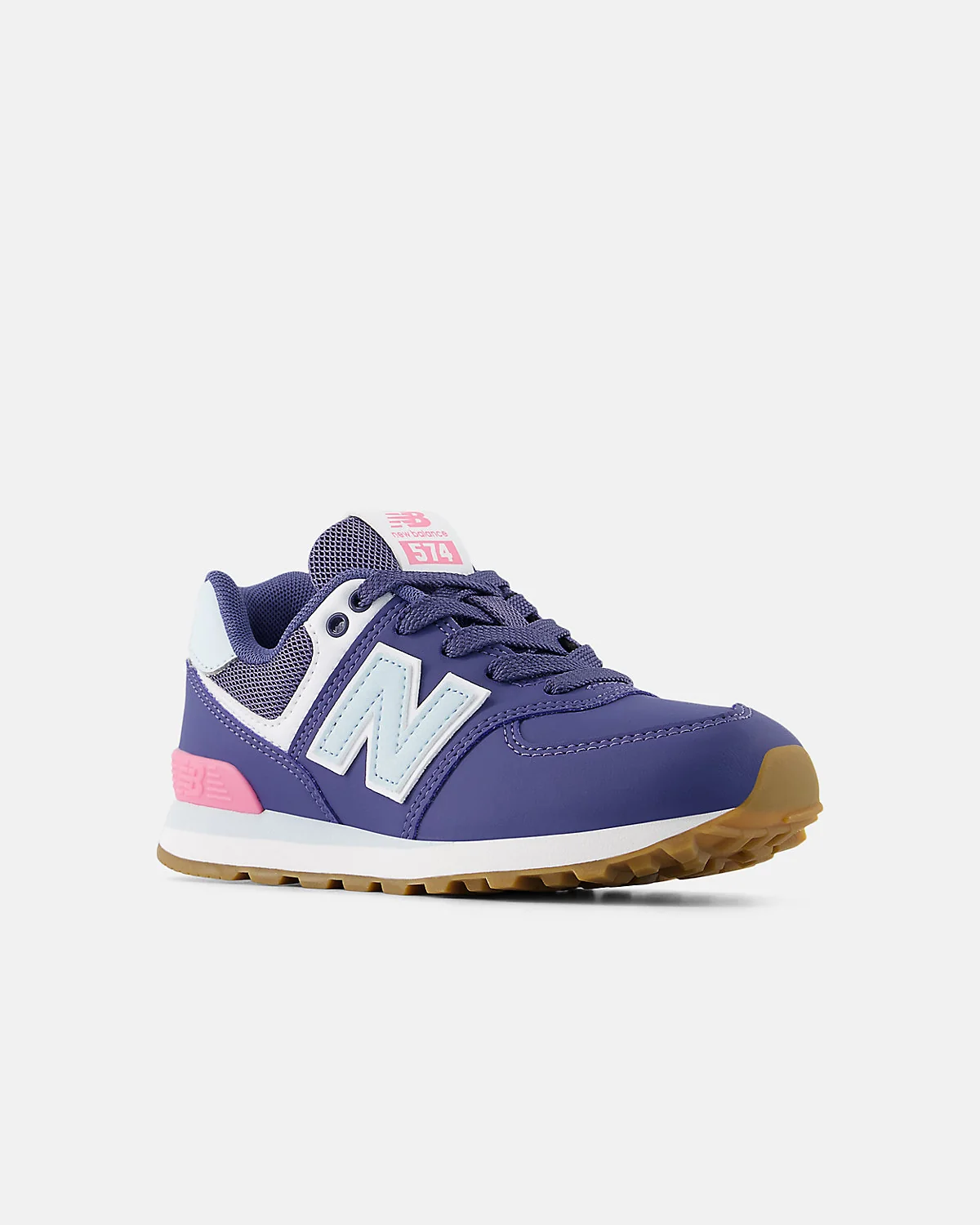 Тёмно-синие детские кроссовки New Balance 574 с красным, ракурс три четверти