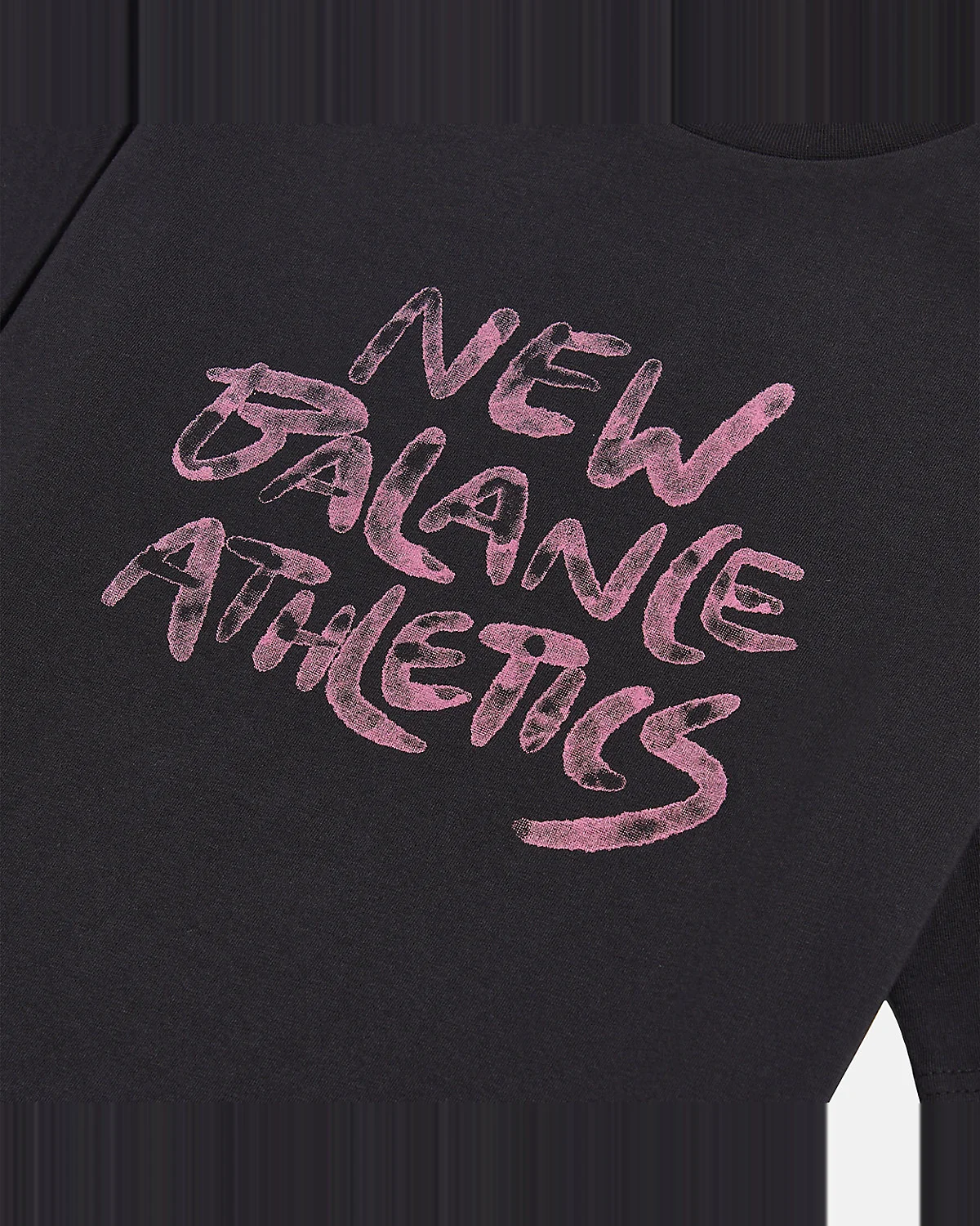 Футболка New Balance Athletics с граффити-принтом — 3