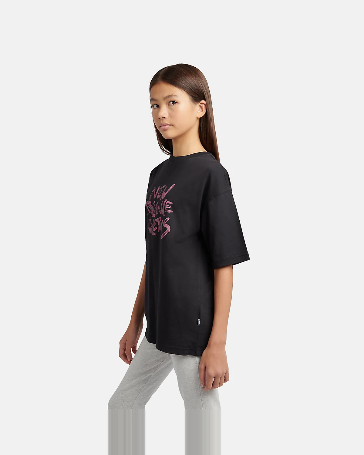 Футболка New Balance Athletics с граффити-принтом — 6