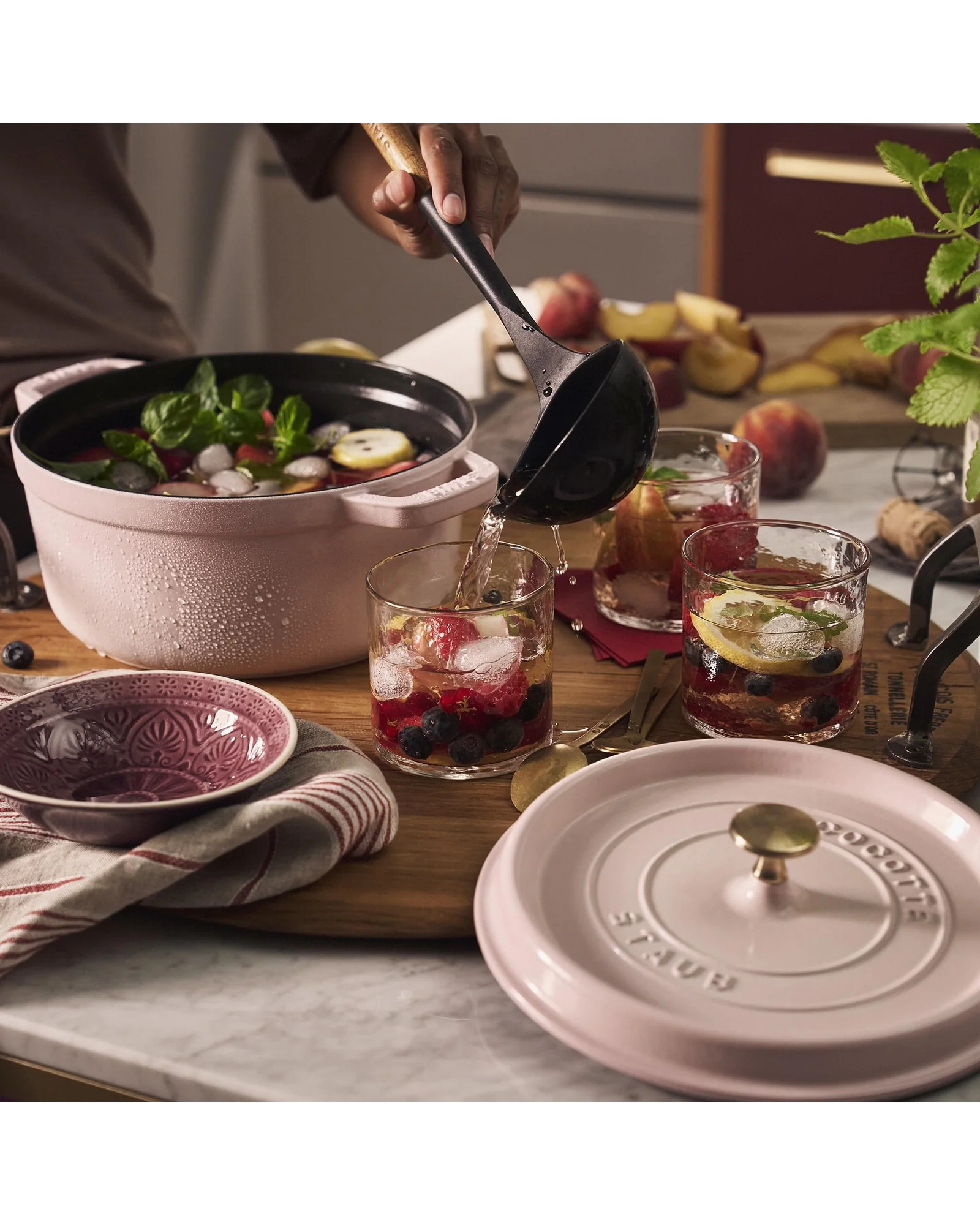 Кастрюля Staub Cocotte 4 qt Розовый Peony — 2