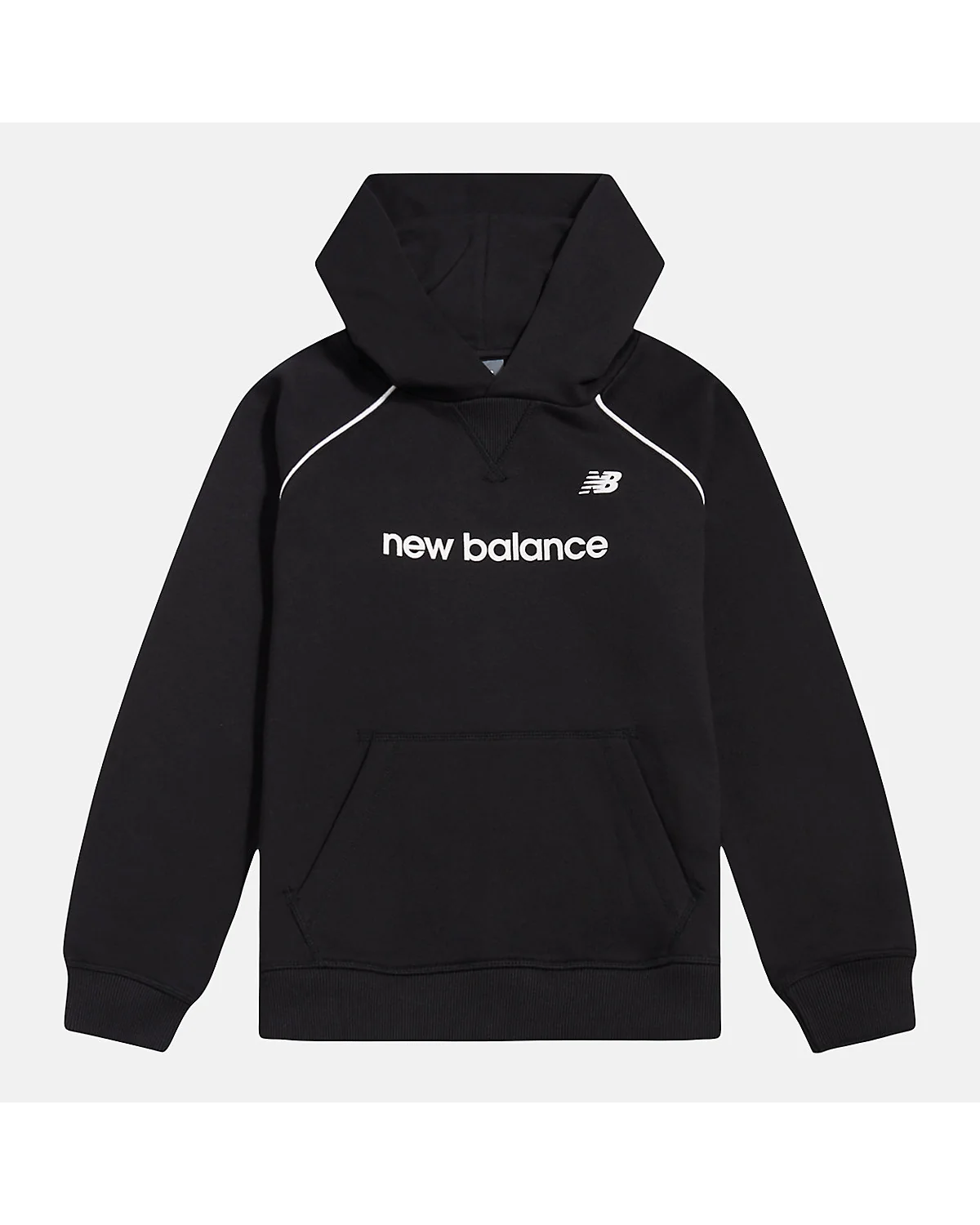 Худи New Balance Trackside Graphic FT Hoodie чёрное, фронтальный вид на модели.