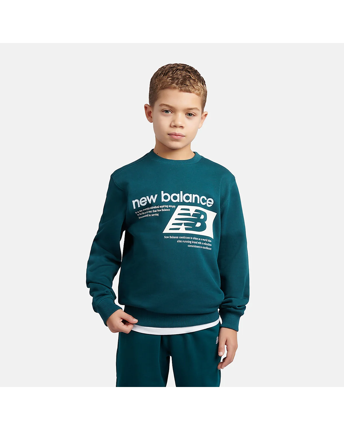Свитшот New Balance Athletics Relaxed Player French Terry зелёный, фронтальный вид.