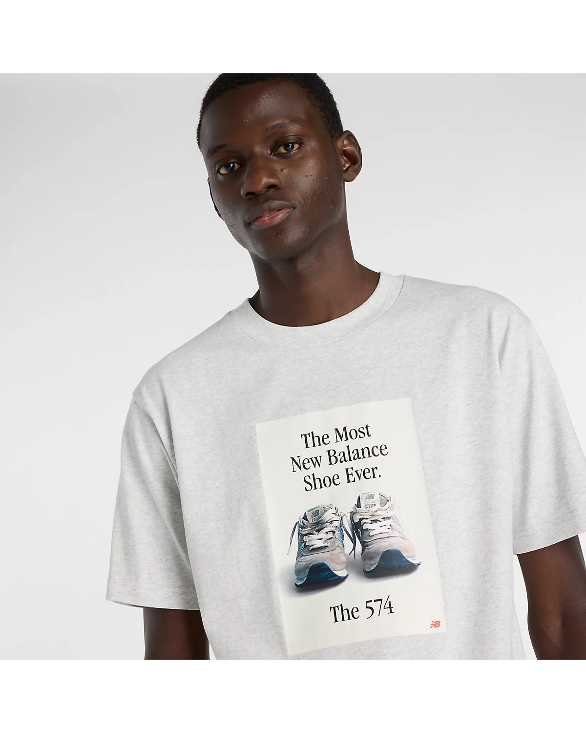Футболка New Balance 574 Ad в полный рост, вид спереди