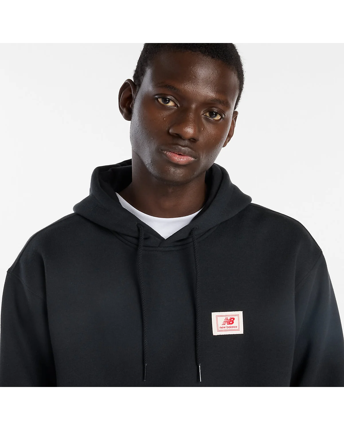Чёрное худи New Balance, вид сзади