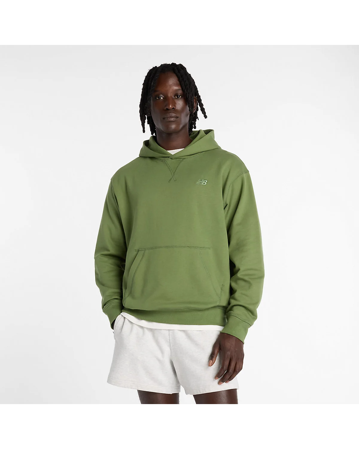 Зелёное худи New Balance из французского терри утилитарного оттенка, вид спереди