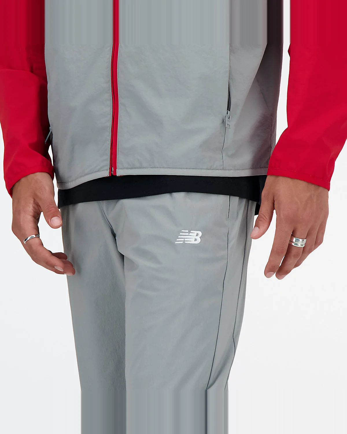 Серые спортивные джоггеры New Balance с зауженными штанинами, вид спереди