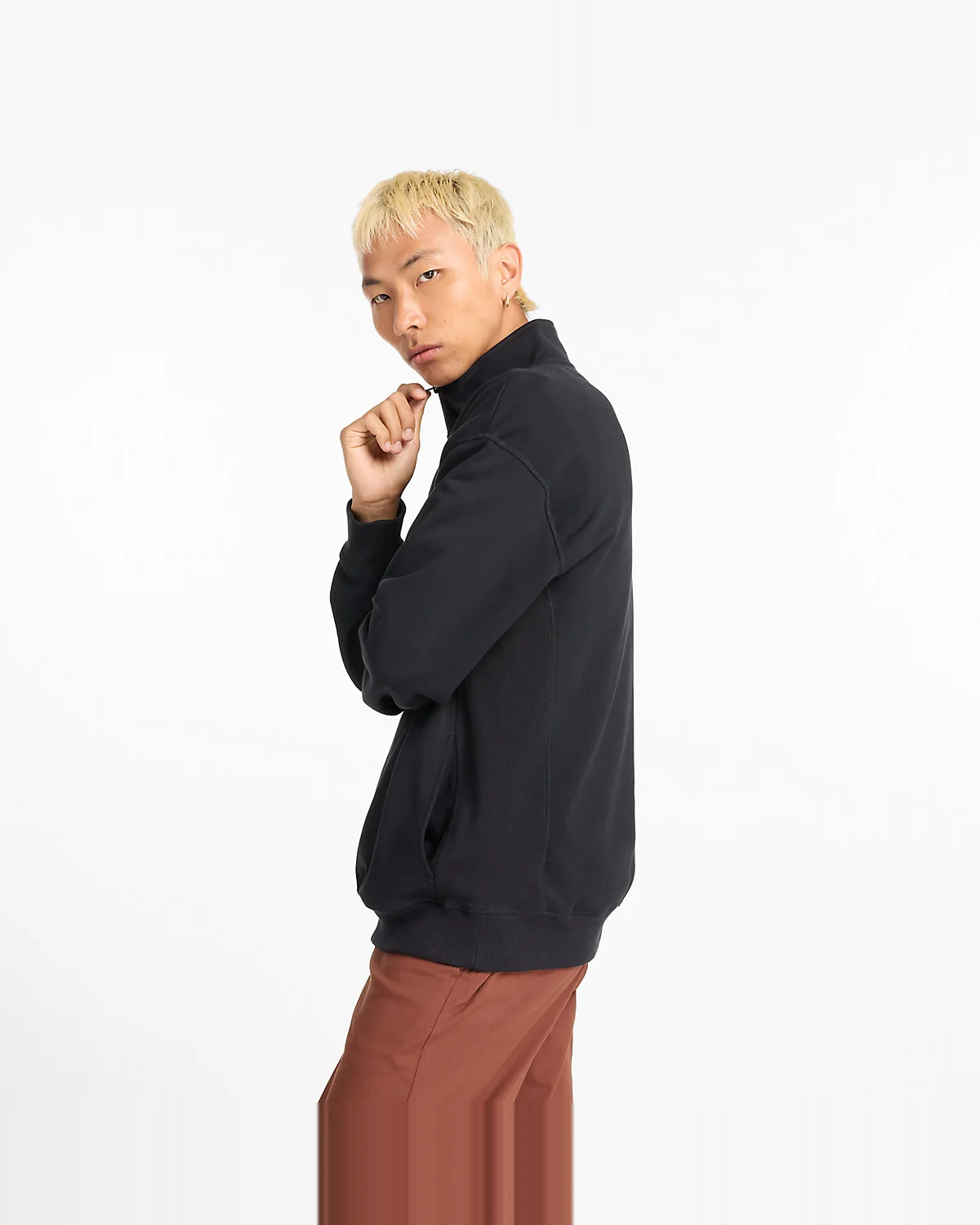 Пуловер New Balance Athletics Fleece 1/2 Zip черный — 6