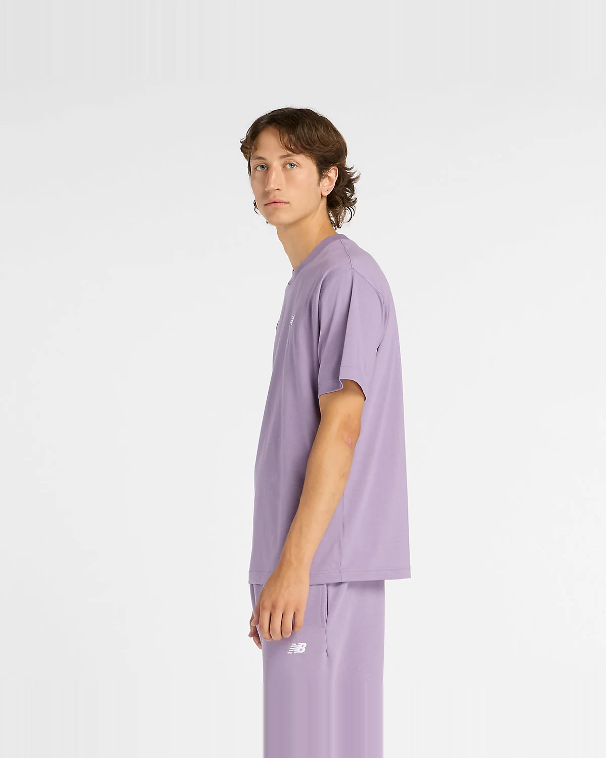 Футболка New Balance Sport Essentials Cotton фиолетовая — 5