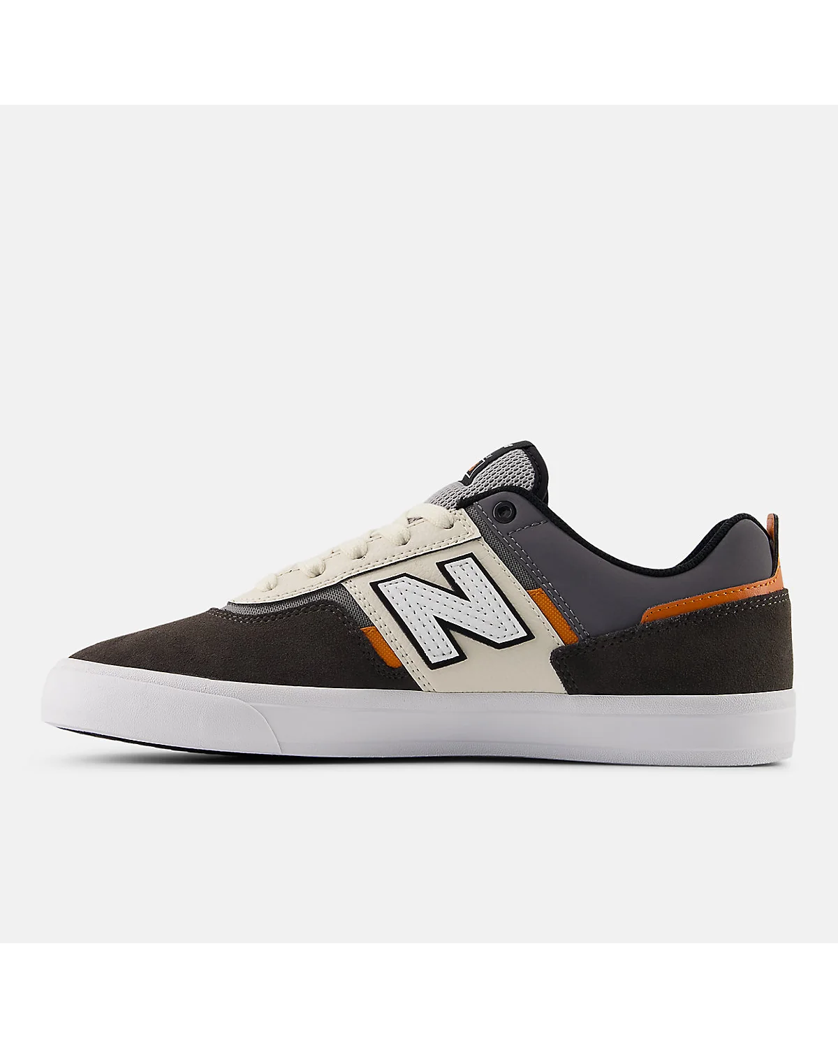 Спинка чёрных кроссовок New Balance Numeric 306, вид сзади и сбоку.
