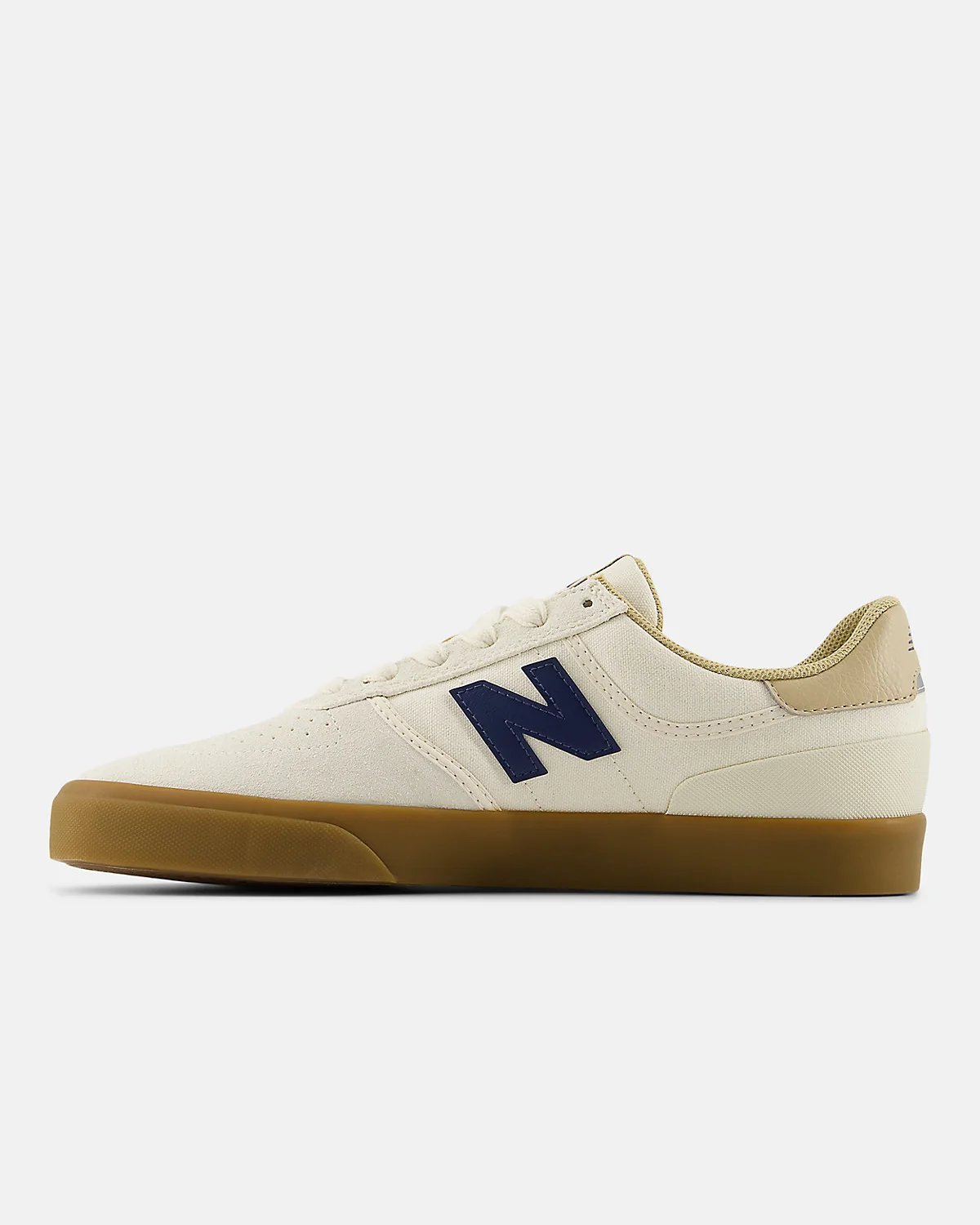 Спинка чёрных кроссовок New Balance Numeric 272, вид сзади и сбоку.