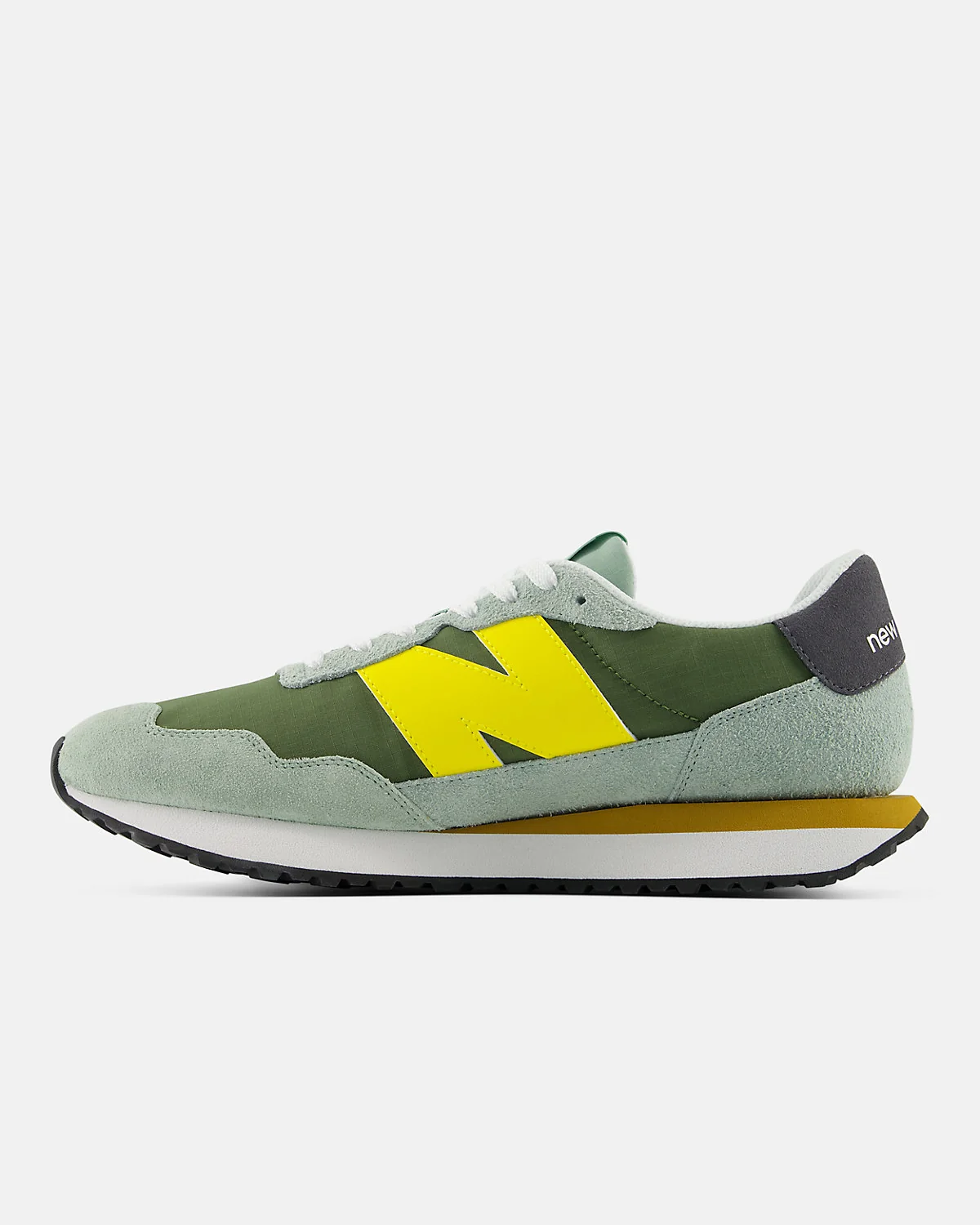 Кроссовки New Balance 237 индиго, вид сверху на сетку и вставки