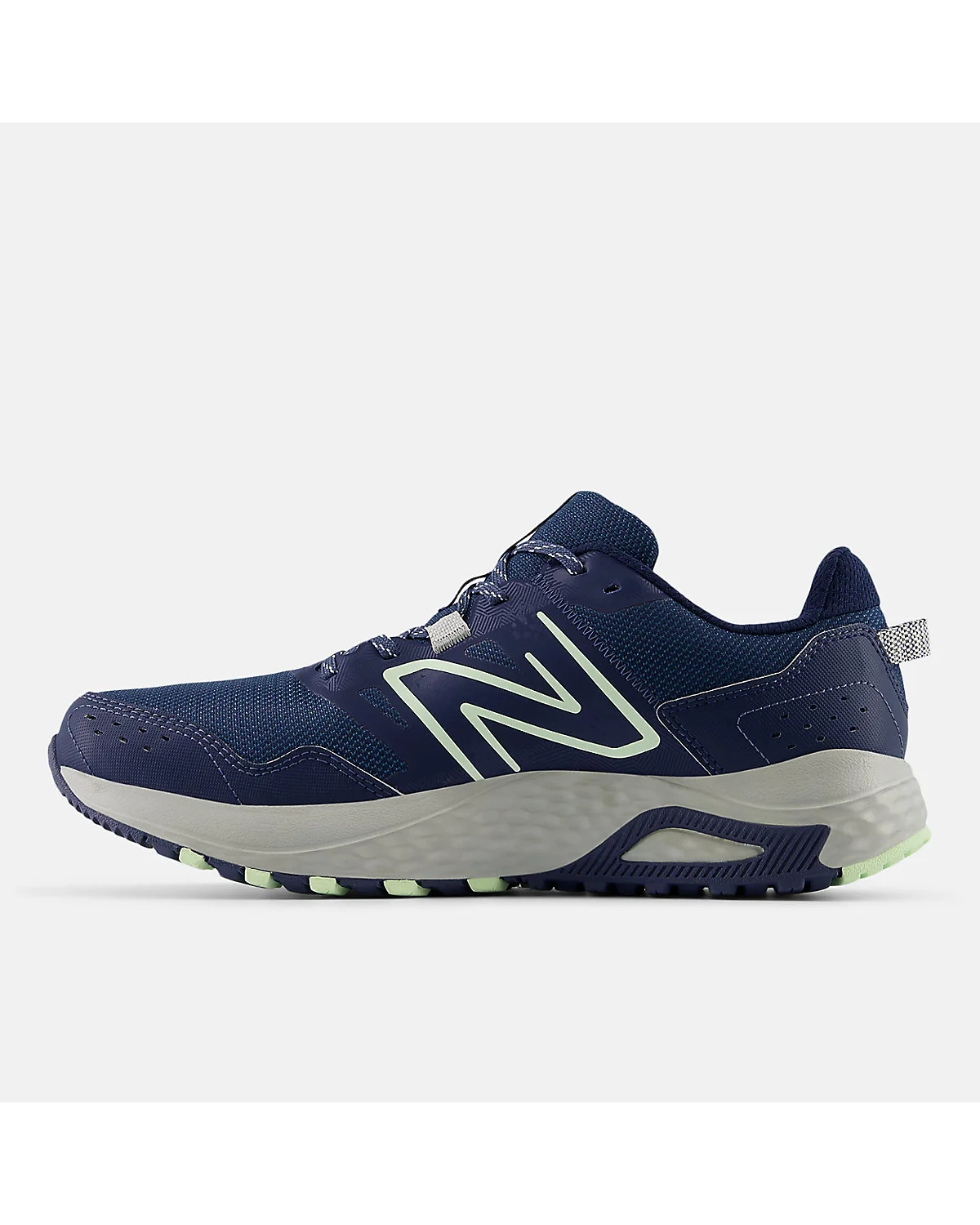 Кроссовки New Balance 410v8 тёмно-синие, вид подошвы с акцентной полосой