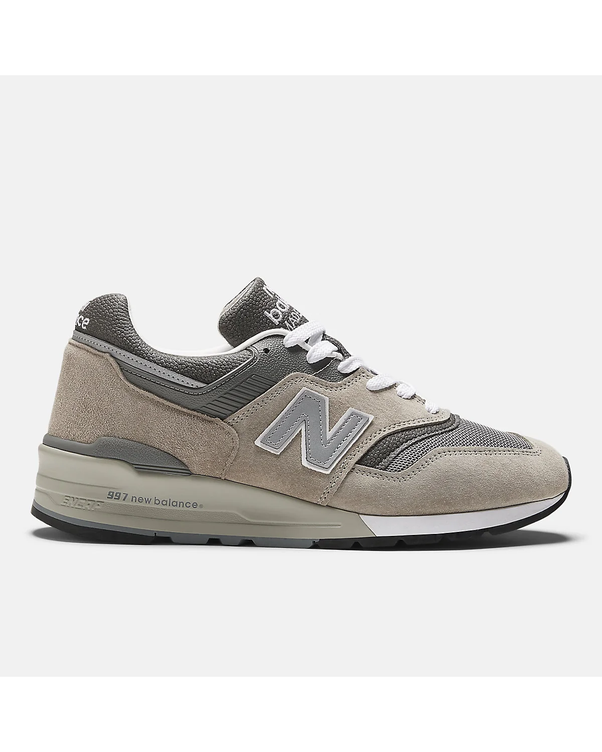 Серые кроссовки New Balance 997 Core с синим логотипом, вид сбоку