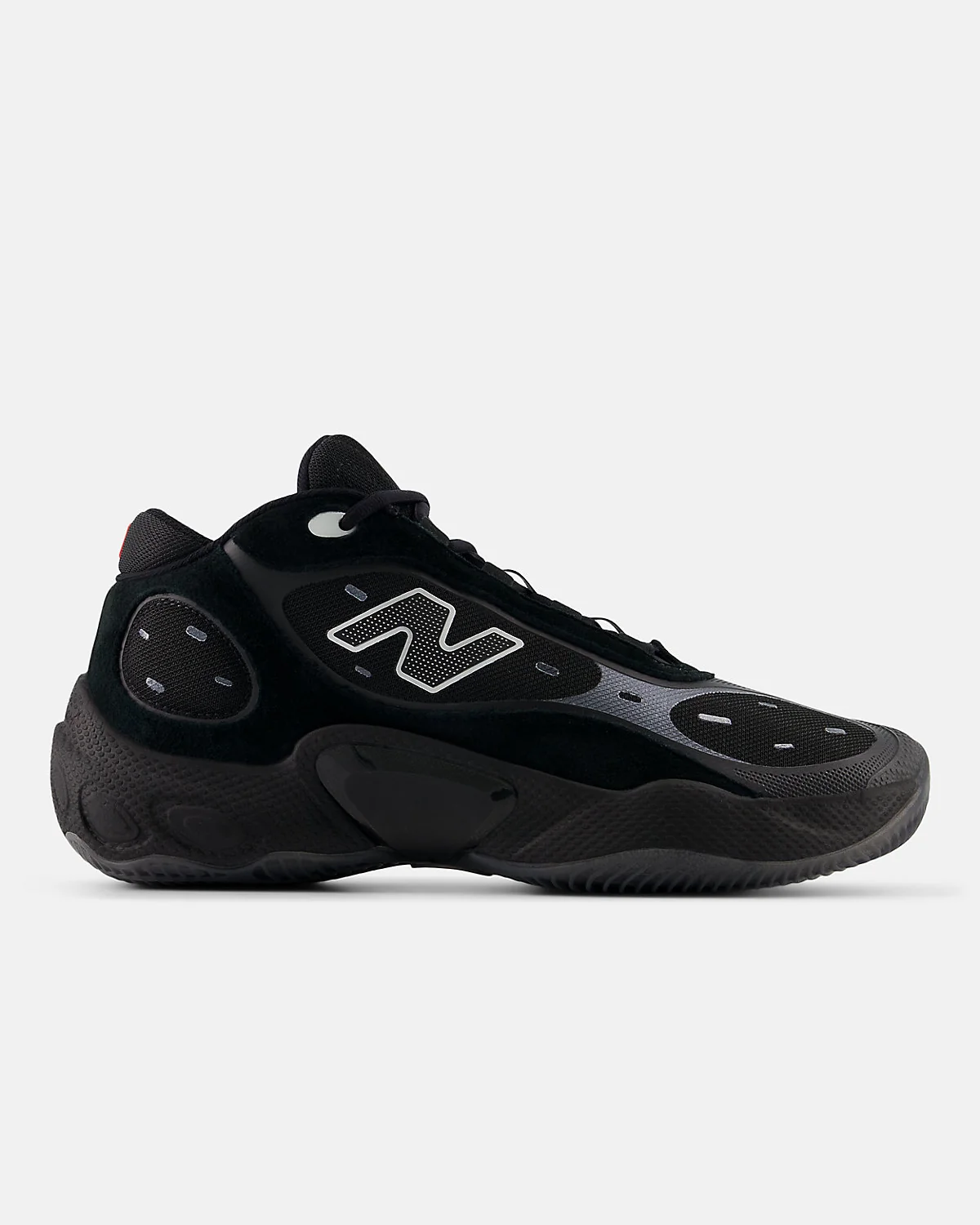 Зелёные кроссовки New Balance Fresh Foam BB V3 с белыми шнурками, вид сбоку