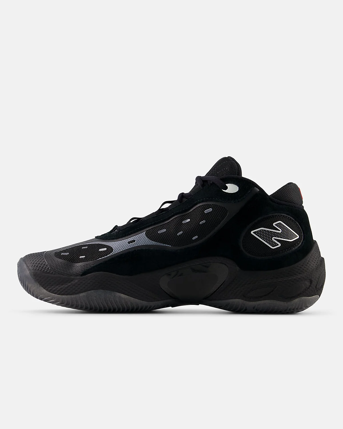 Зелёные кроссовки New Balance Fresh Foam BB V3, крупный план сетки и панелей