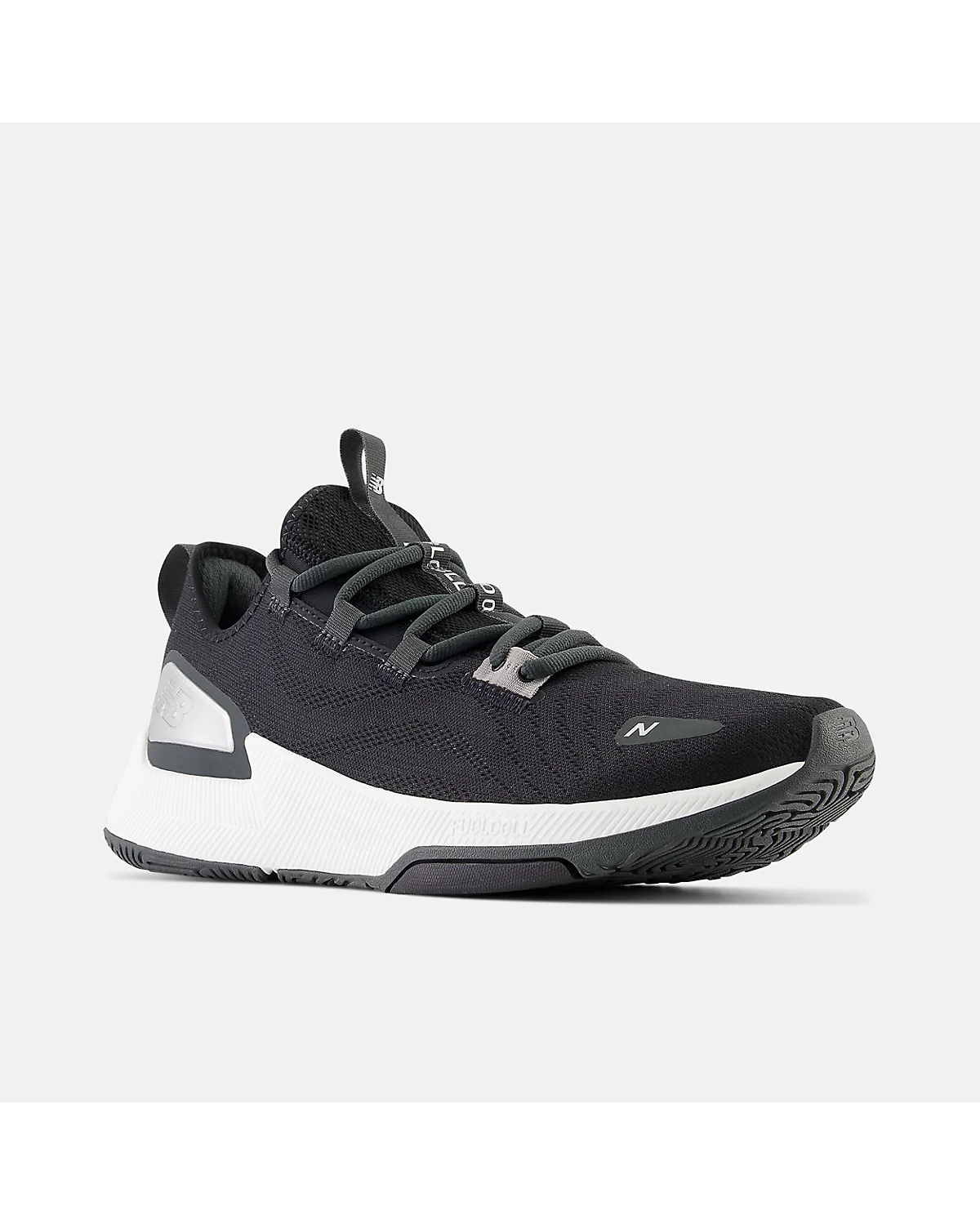 Чёрные кроссовки New Balance FuelCell Trainer v2, боковой ракурс с серебристой пяткой