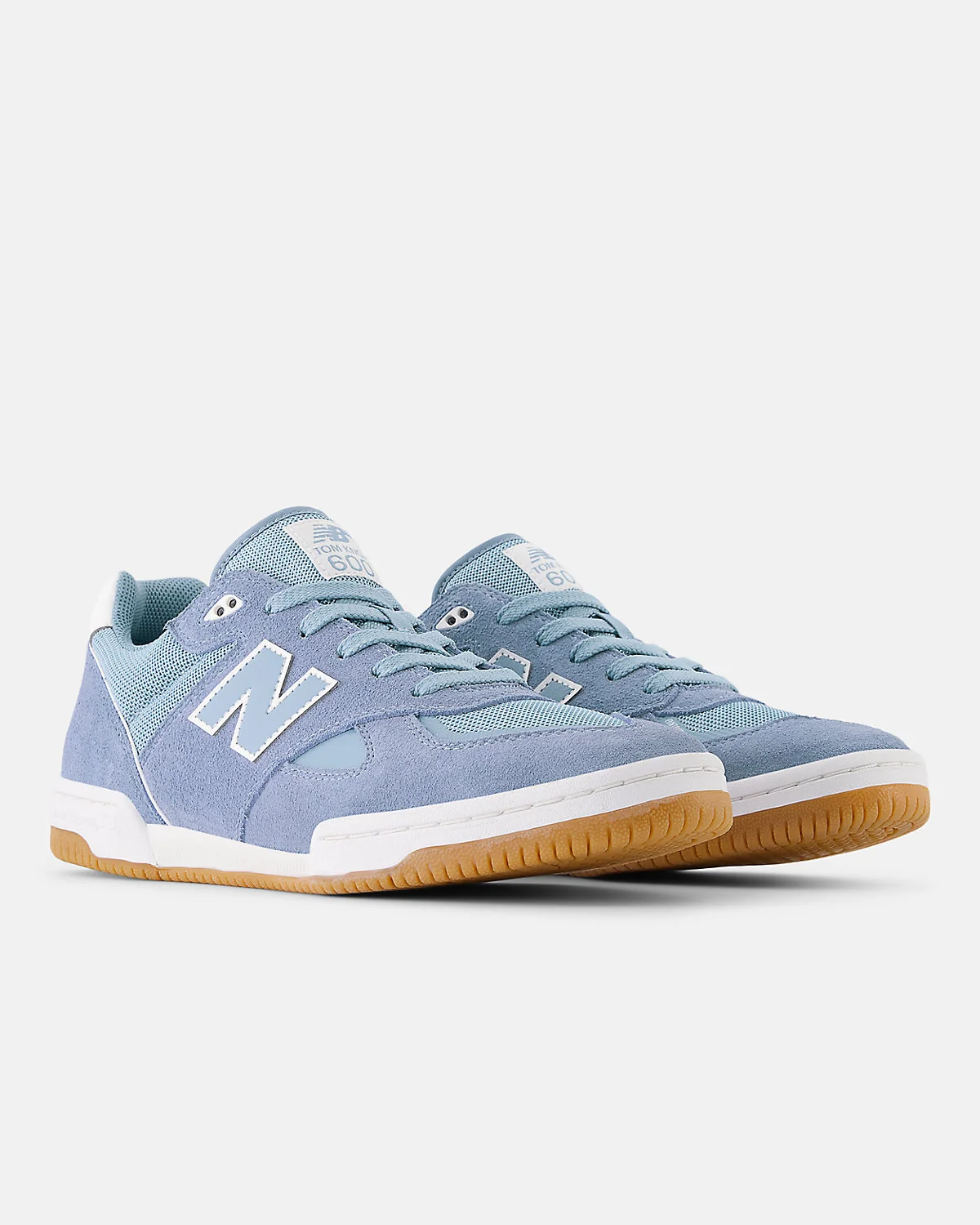 Чёрные кроссовки New Balance Tom Knox 600, боковой вид с оранжевым