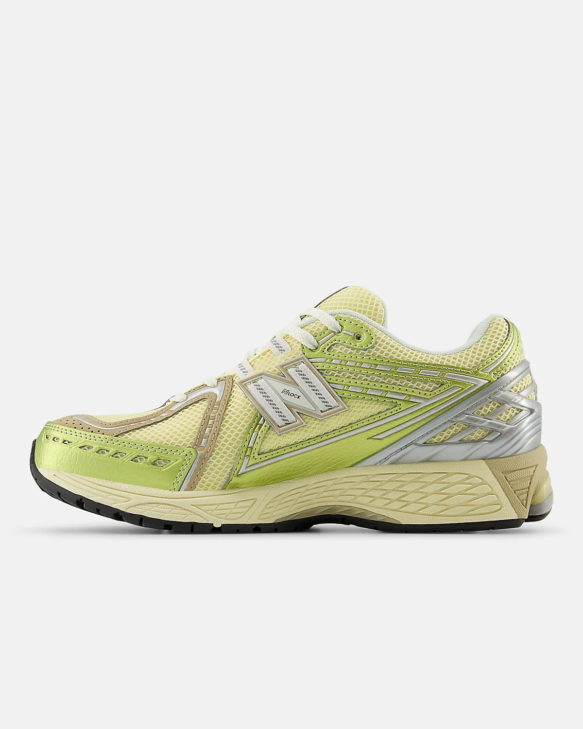 Серебристо-розовые кроссовки New Balance 1906R, белая подошва с амортизацией, вид сзади.