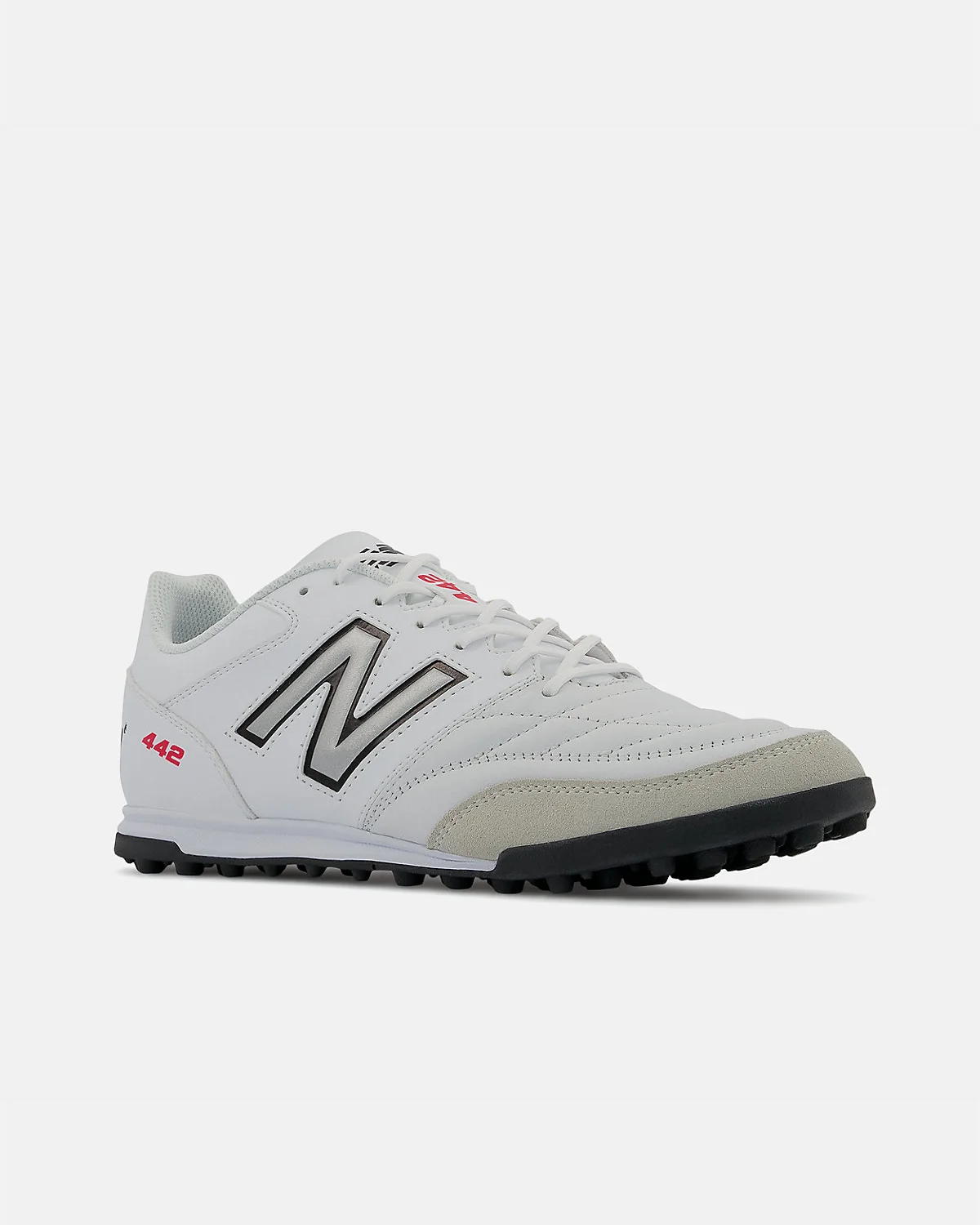 Чёрные турфовые бутсы New Balance 442 V2 Team TF, виден рисунок подошвы.