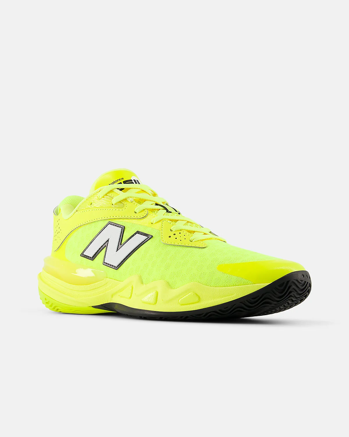 Красные баскетбольные кроссовки New Balance Hesi Low V2, другой ракурс.