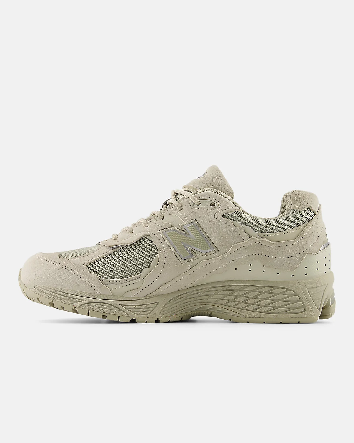 Белые кроссовки New Balance 2002DX сзади, видна пятка и структура панелей.