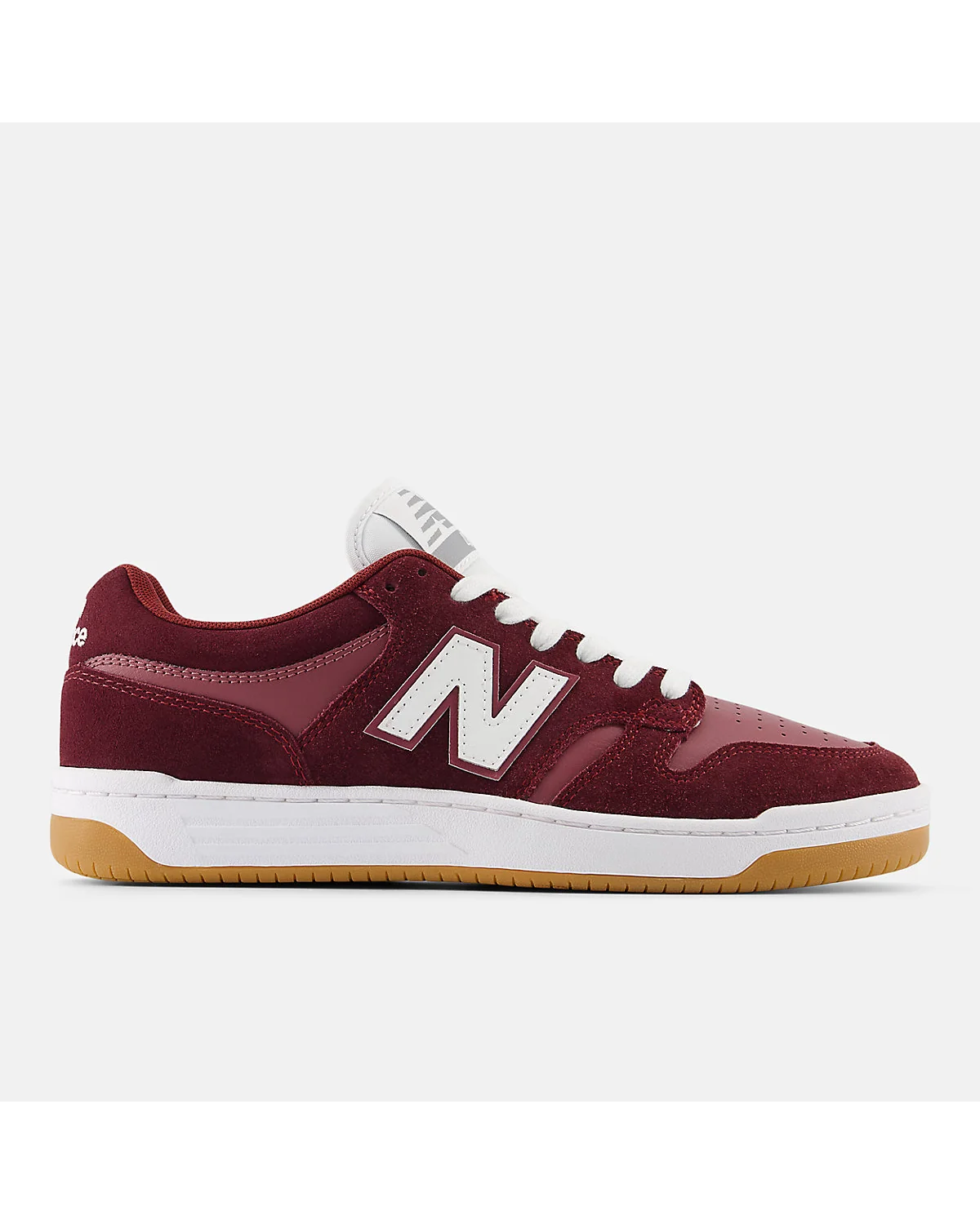 Бордовые кроссовки New Balance 480 с белым логотипом, вид сбоку.