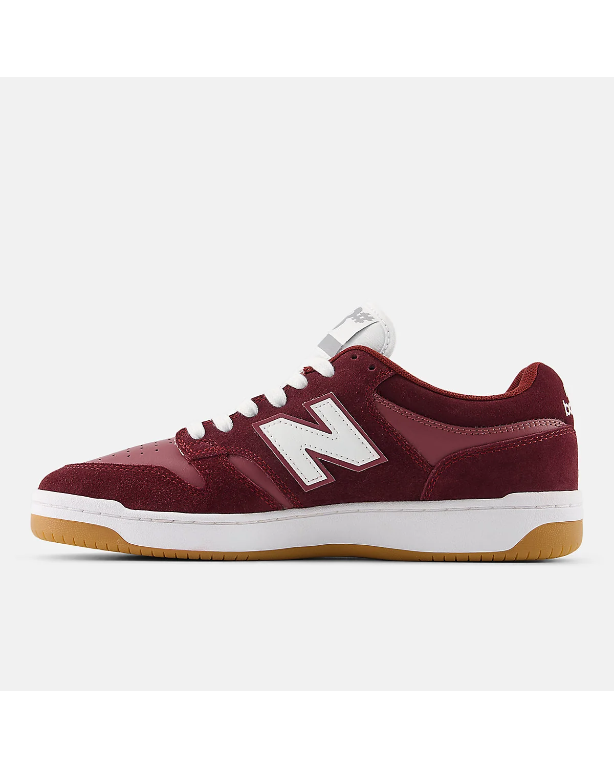 Профильный вид бордовых кроссовок New Balance 480 с белой подошвой.