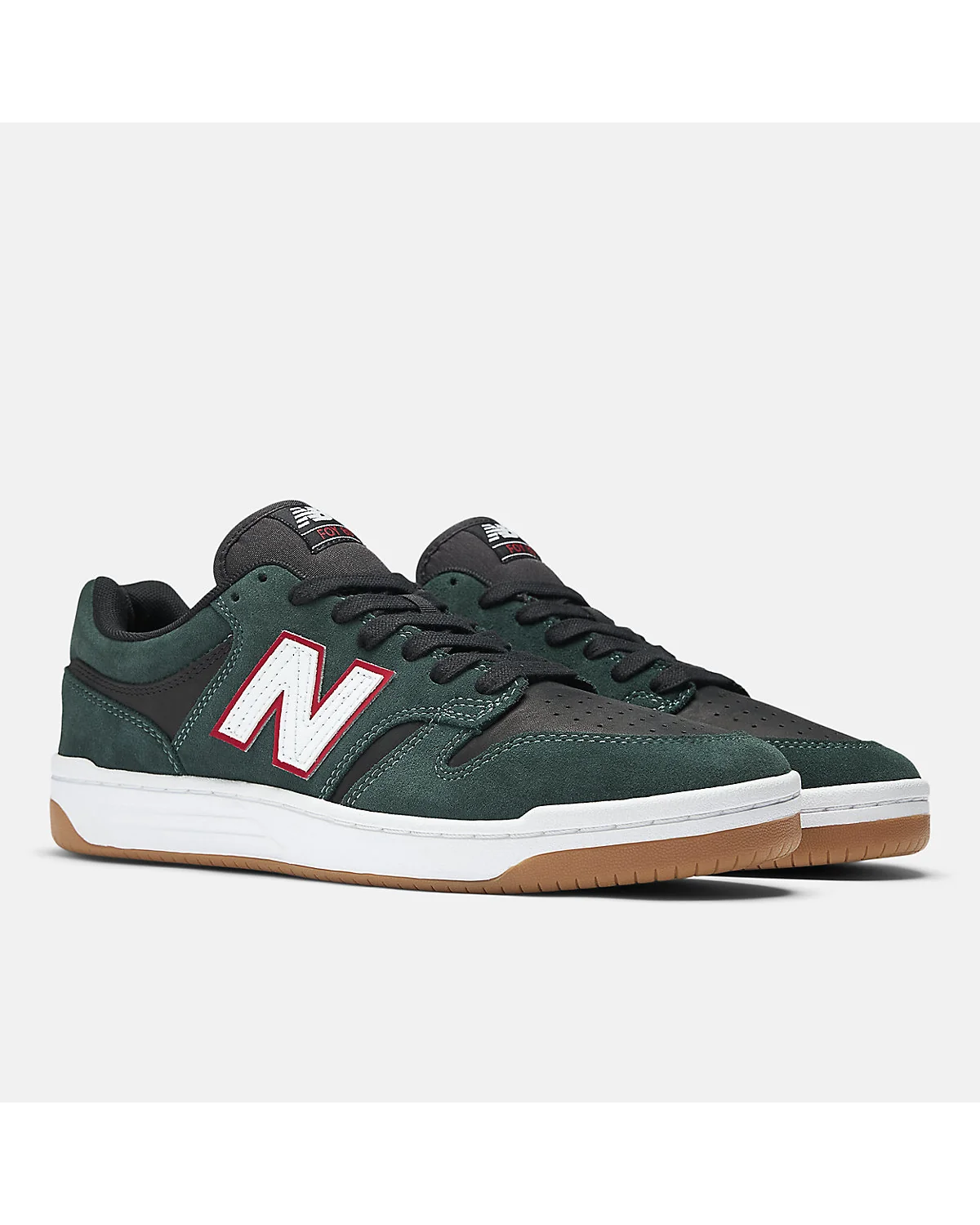 Фронтальный вид зелёных кроссовок New Balance Numeric 480.
