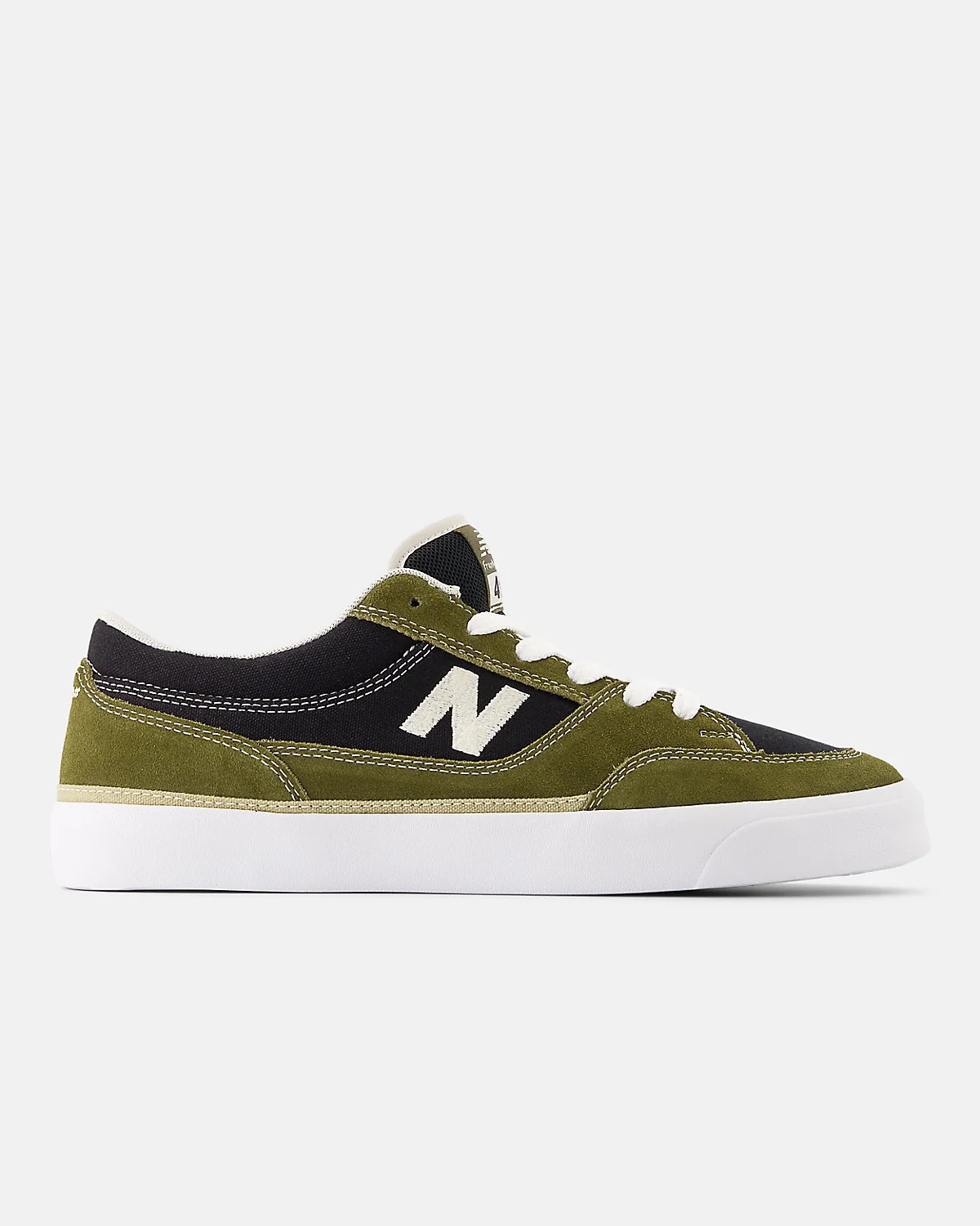 Бело-серые кеды New Balance Numeric 417 Low, вид сбоку.