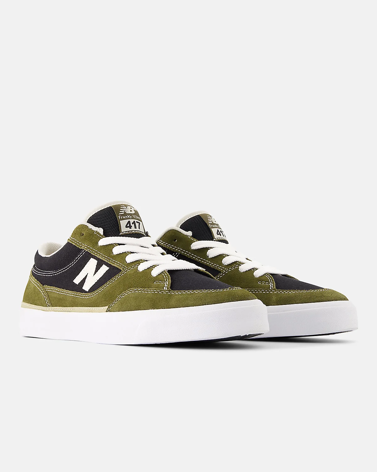Бело-серые кеды New Balance 417 Low, трёхчетвертной вид с серыми деталями.