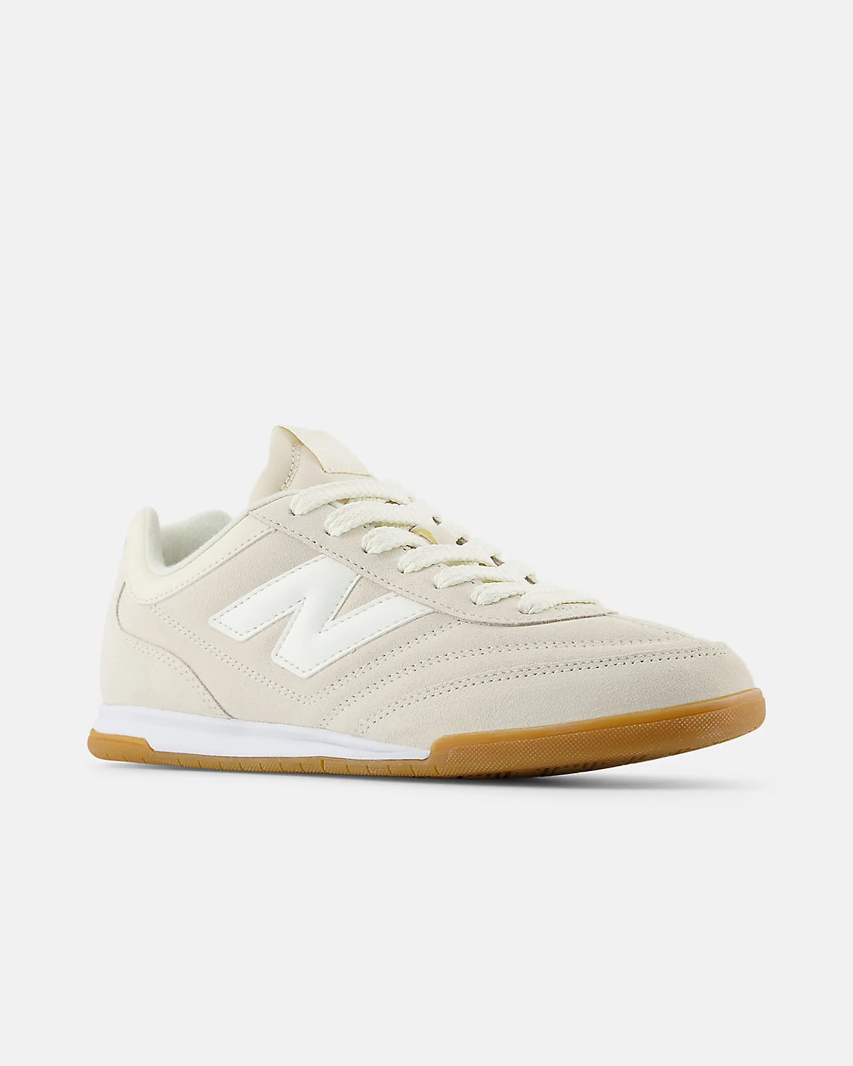 Серые кроссовки New Balance RC42, вид сбоку в паре