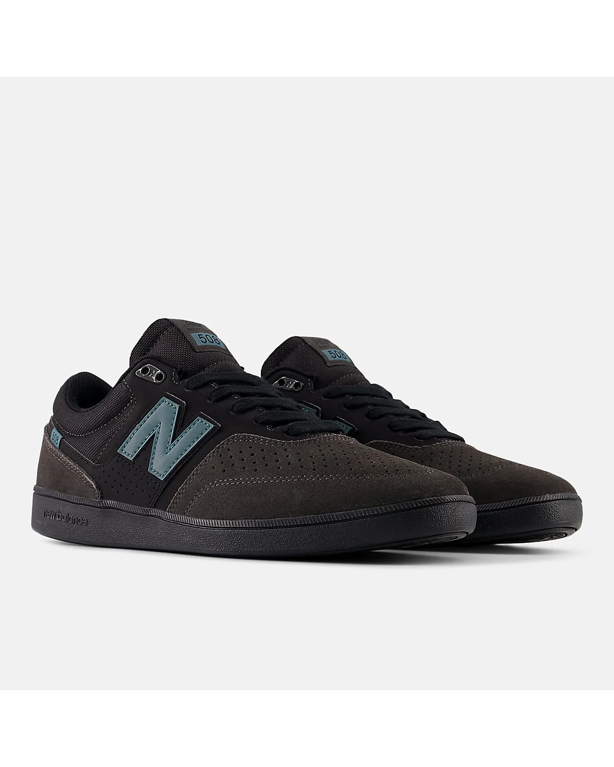 Чёрные скейтовые кроссовки New Balance NB Numeric 508, вид спереди в паре